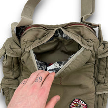 Load image into Gallery viewer, Quiksilver 2000’s technical multi-pocket satchel bag (L)
