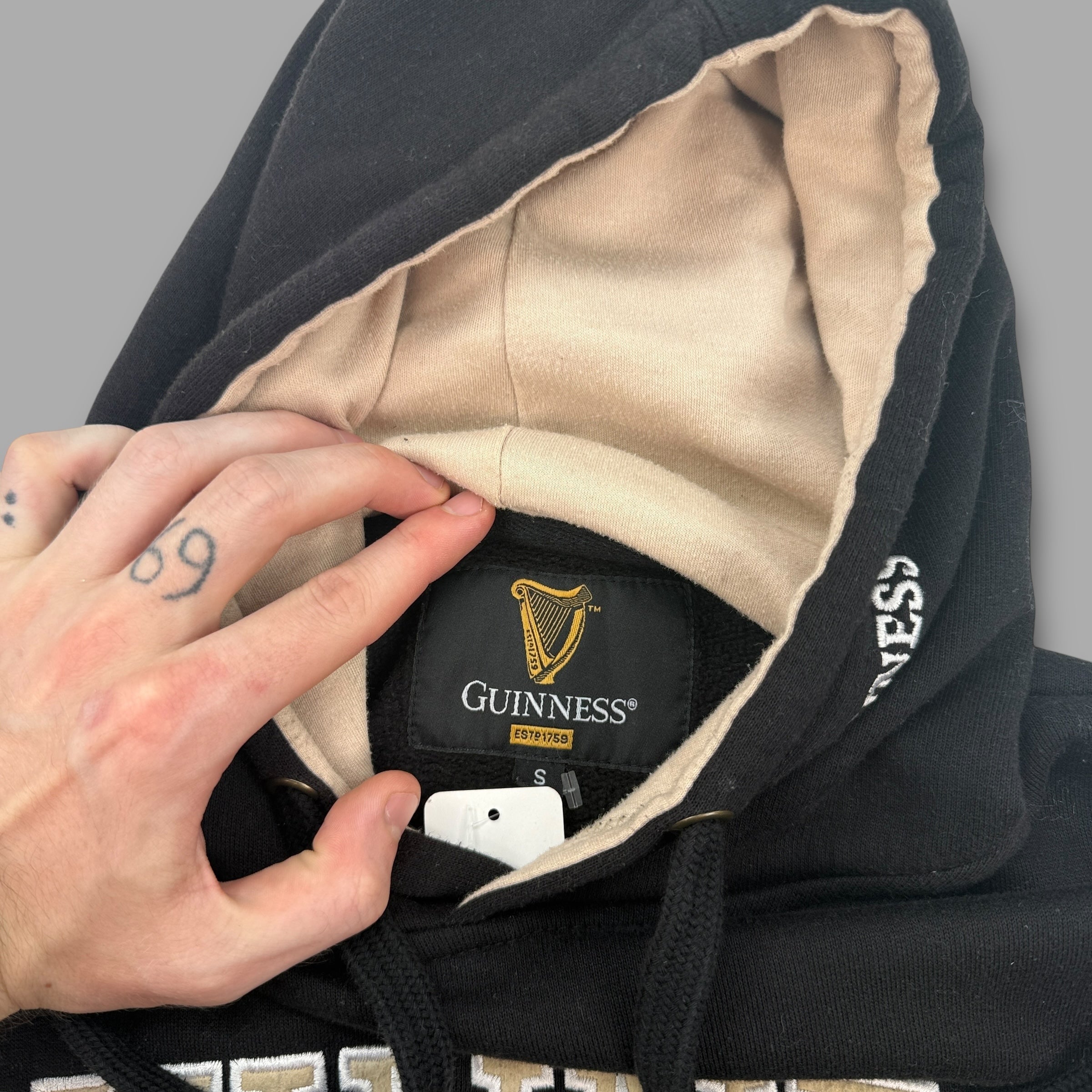 Guiness 2000's pullover embrodiered spellout hoodie (S)