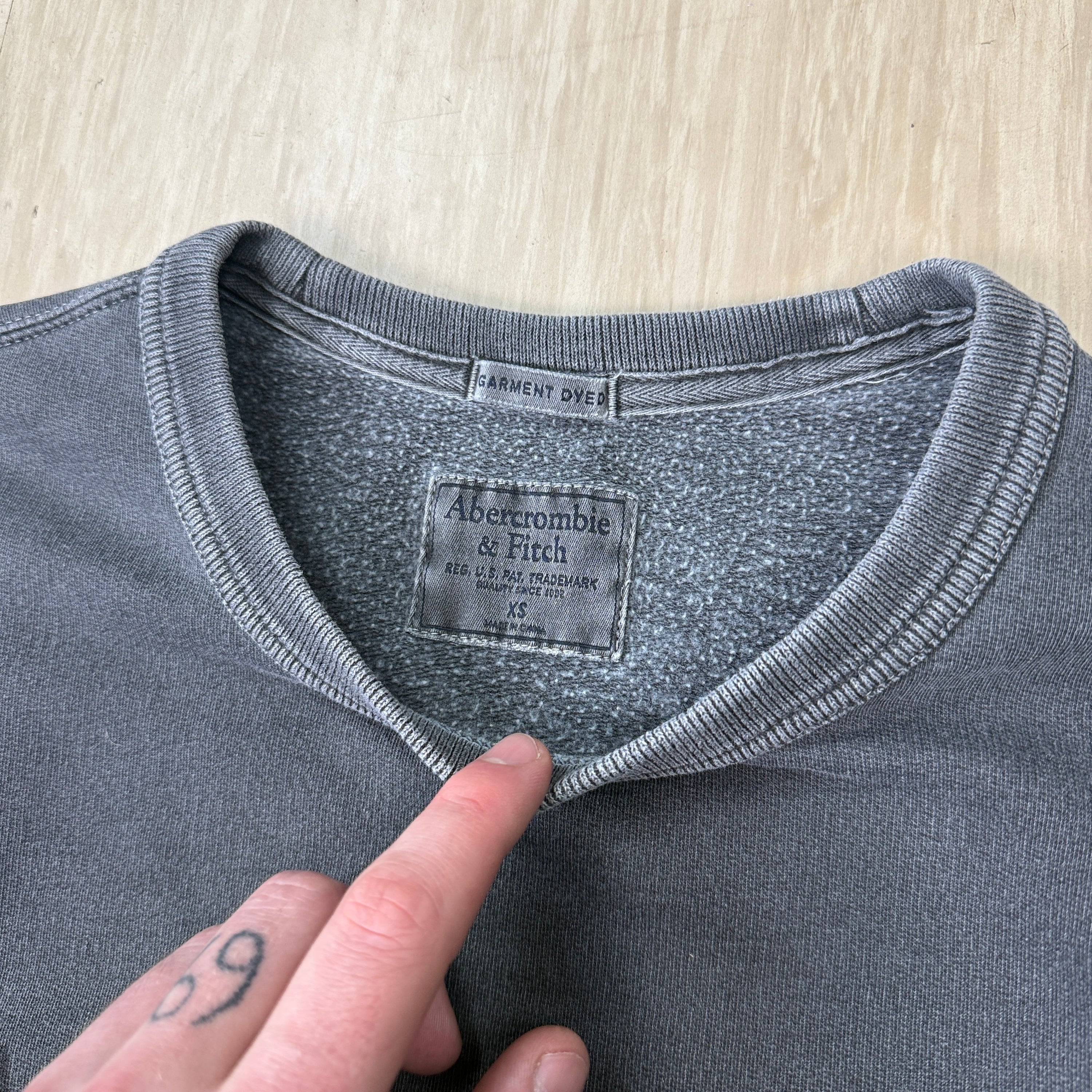 Abercrombie and fitch 2000's garment dyed pullover sweatshirt (XS)