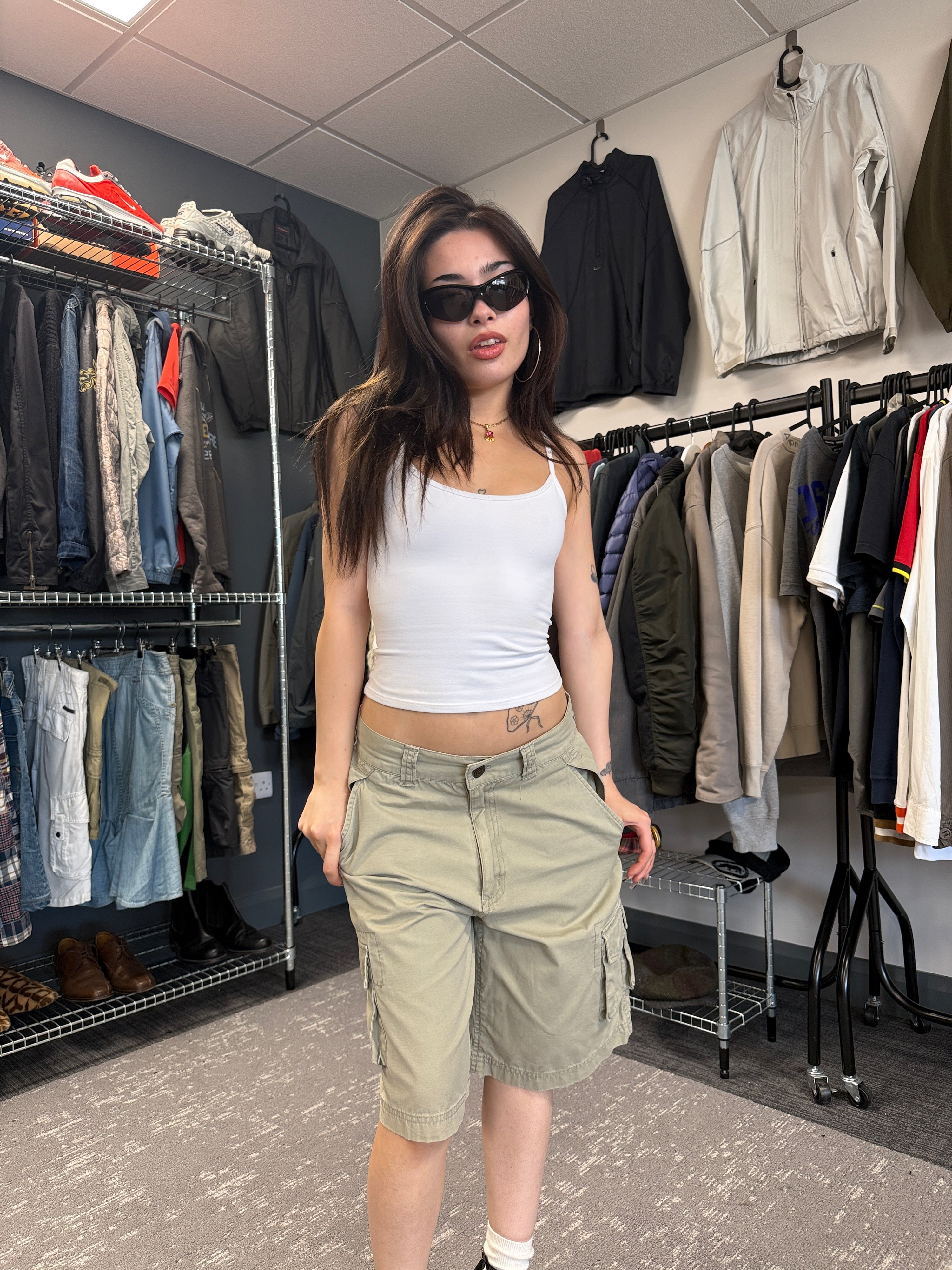 Airwalk 2000's baggy multi-pocket cargo shorts (XS-S)