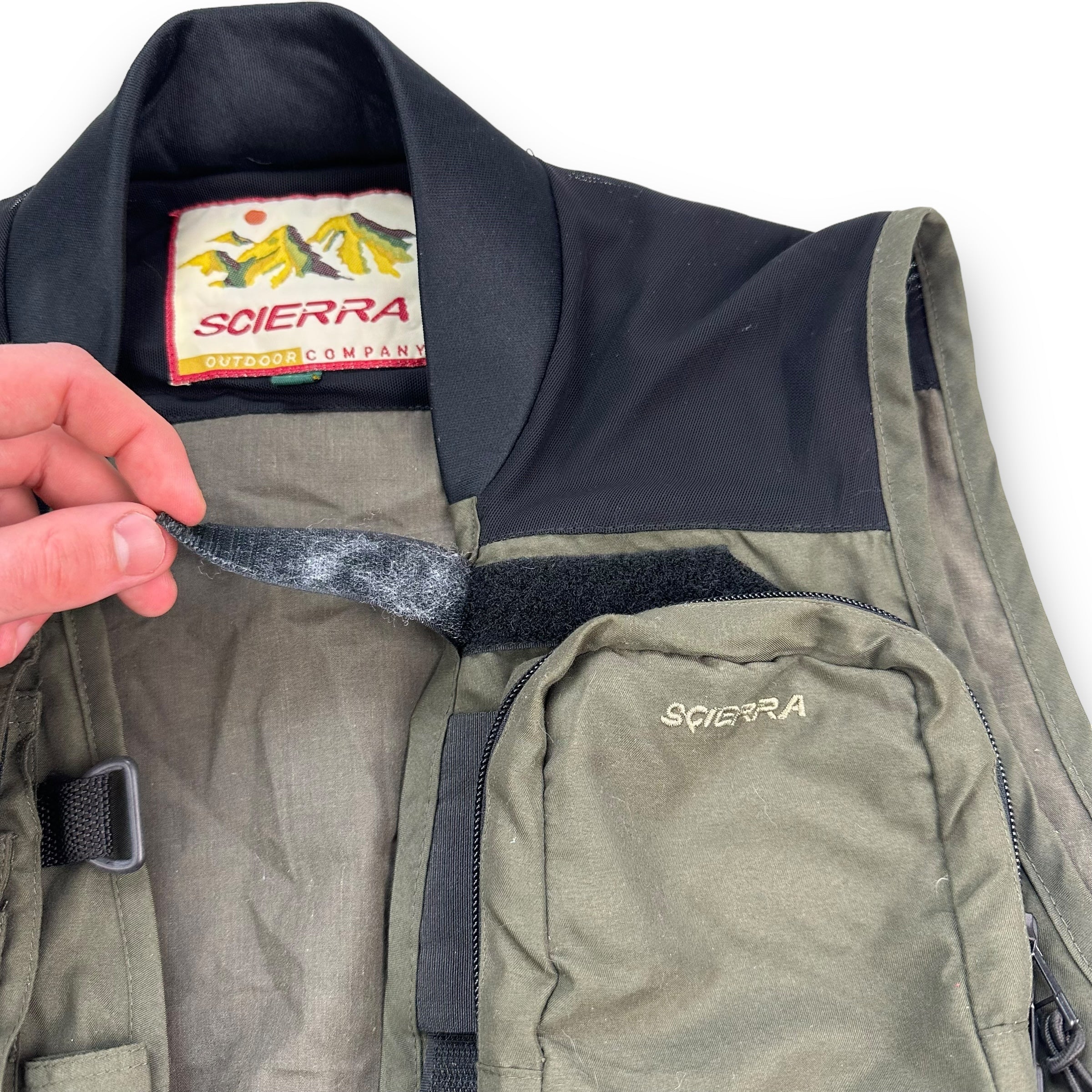 Scierra 2000's technical multi-pocket fishing vest (M)