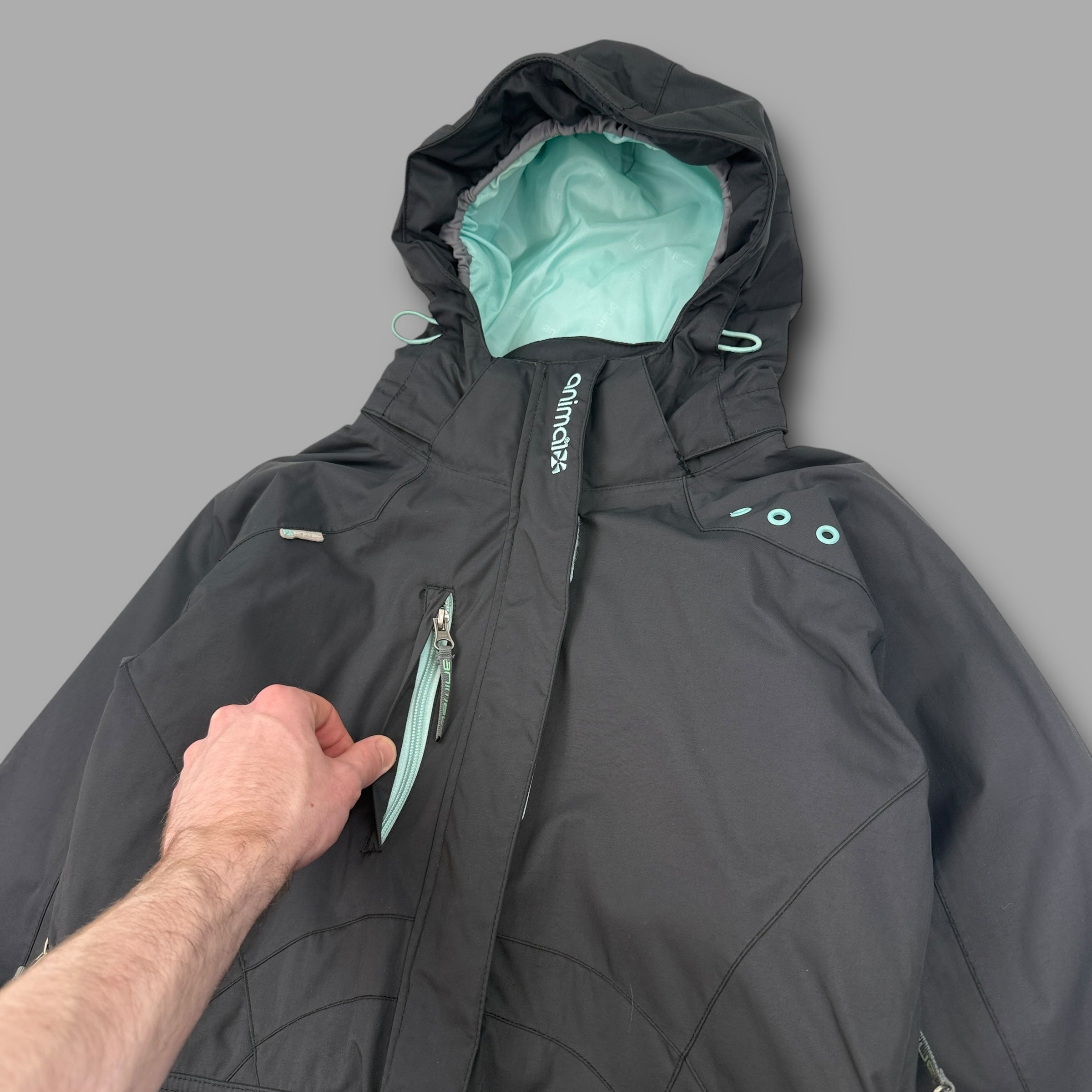Animal 2000's technical multi-pocket vented ski jacket (M) wms