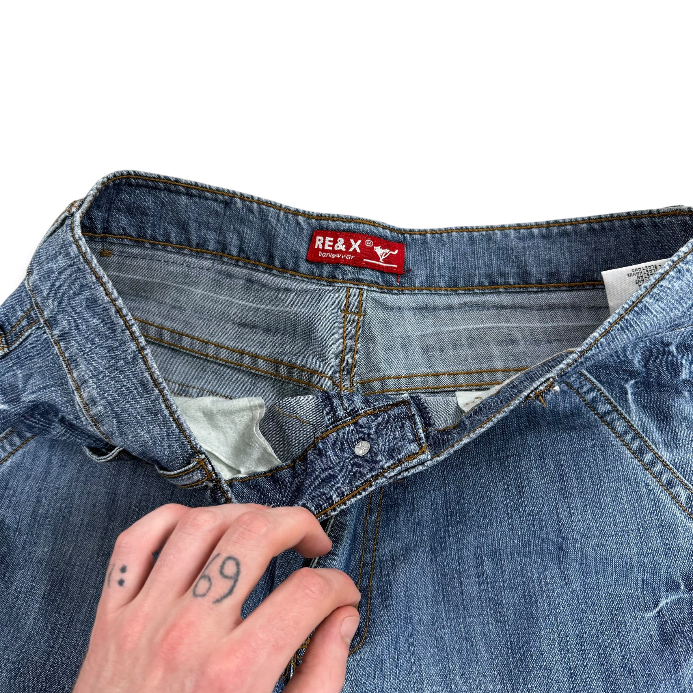 Vintage 2000's baggy cargo pocket 3/4 length denim jorts (S-M)