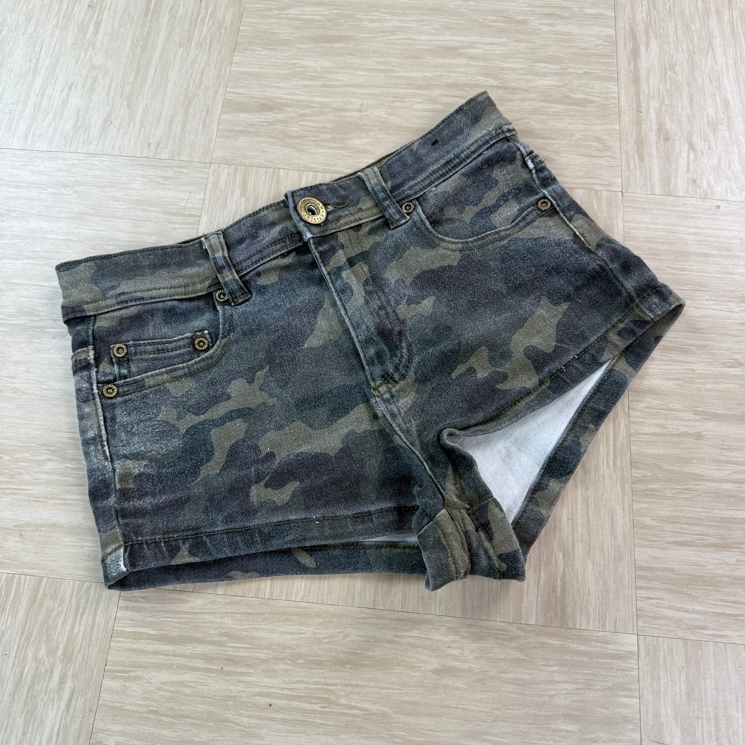 Parisian 2000's high waisted camo booty shorts (XS)