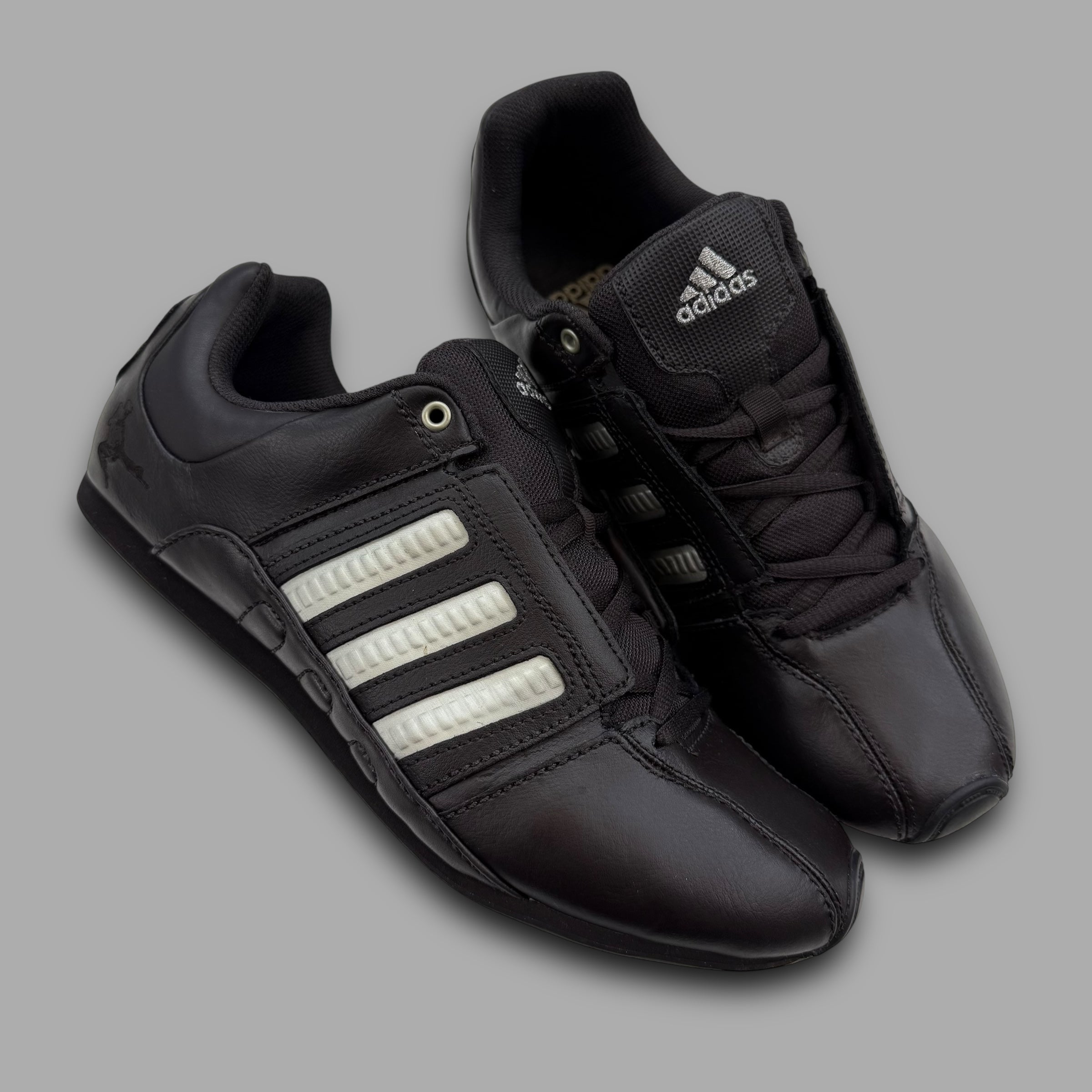 Adidas 2009 panelled martial arts shoe (UK8)