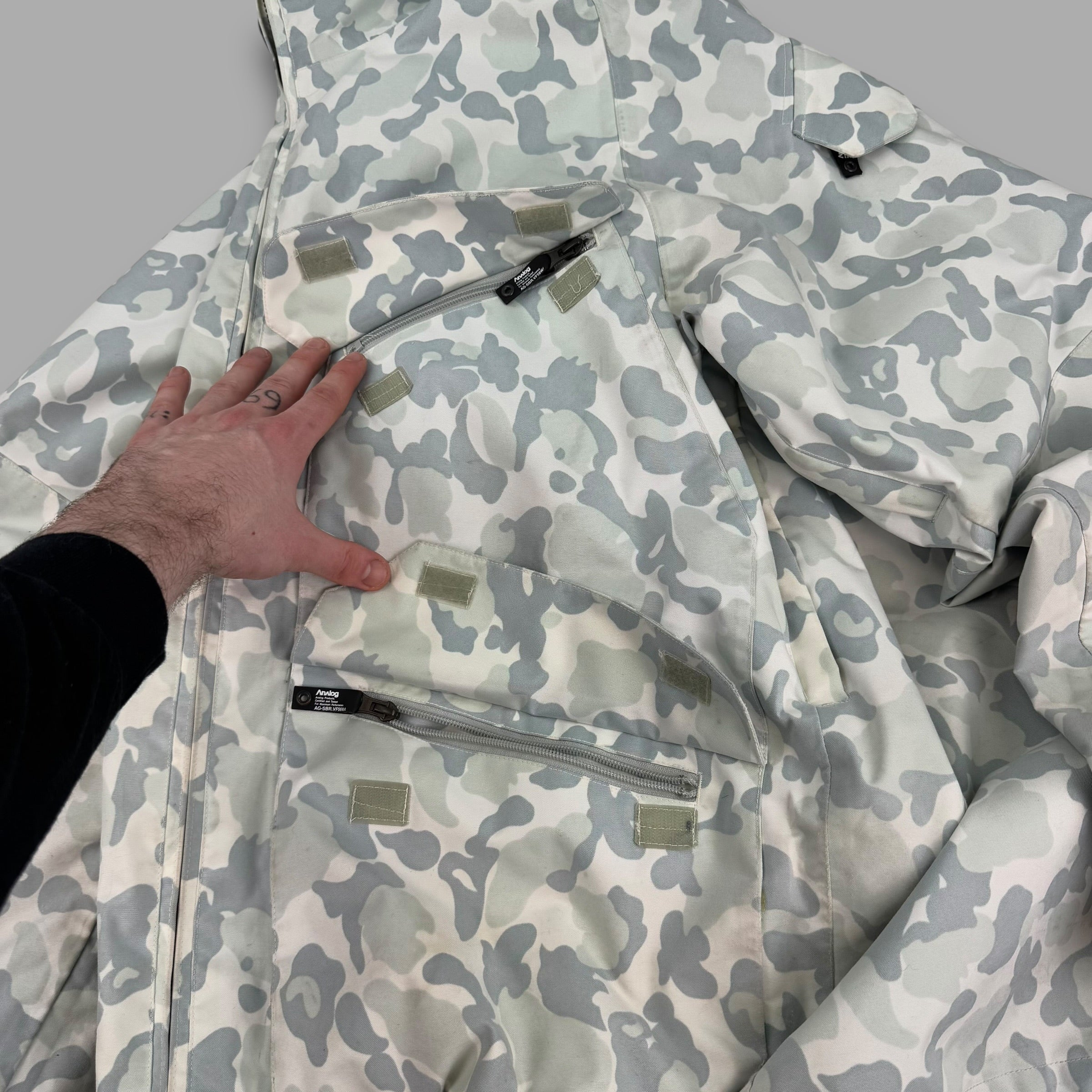 Burton Analog 2000's technical vented camo print hardshell ski jacket (XL)