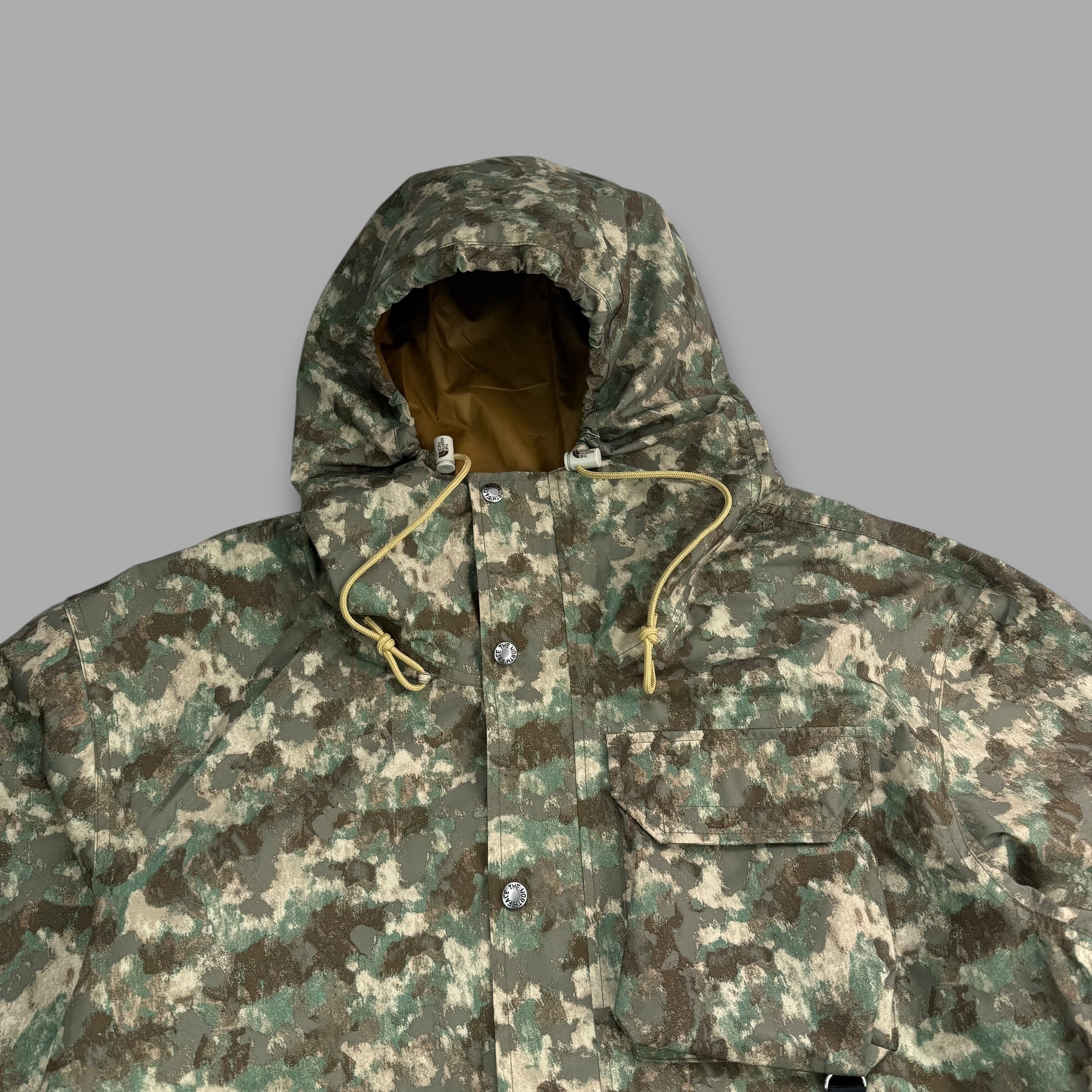 The north face 2023 technical multi-pocket camo shell jacket (XL)