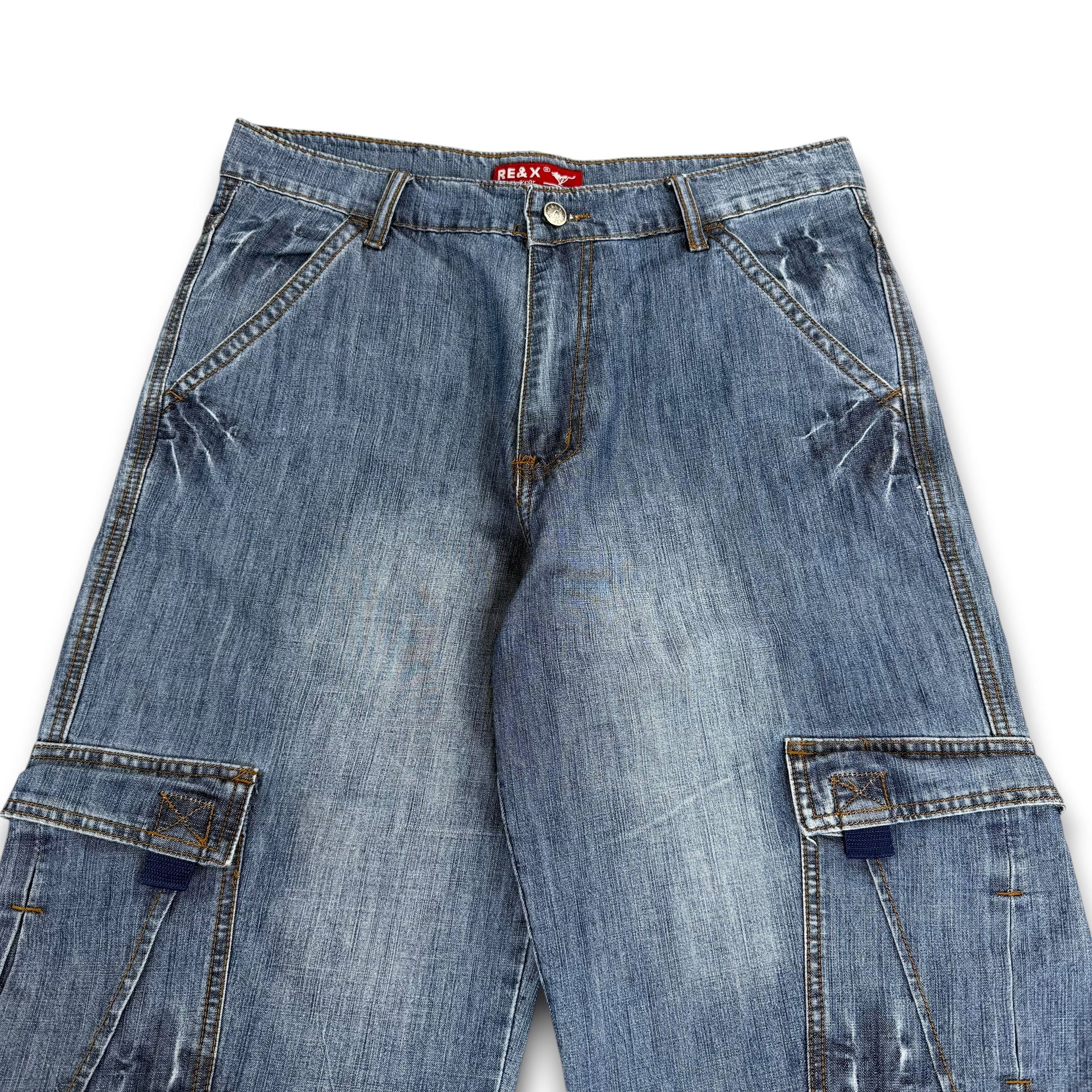 Vintage 2000's baggy cargo pocket 3/4 length denim jorts (S-M)