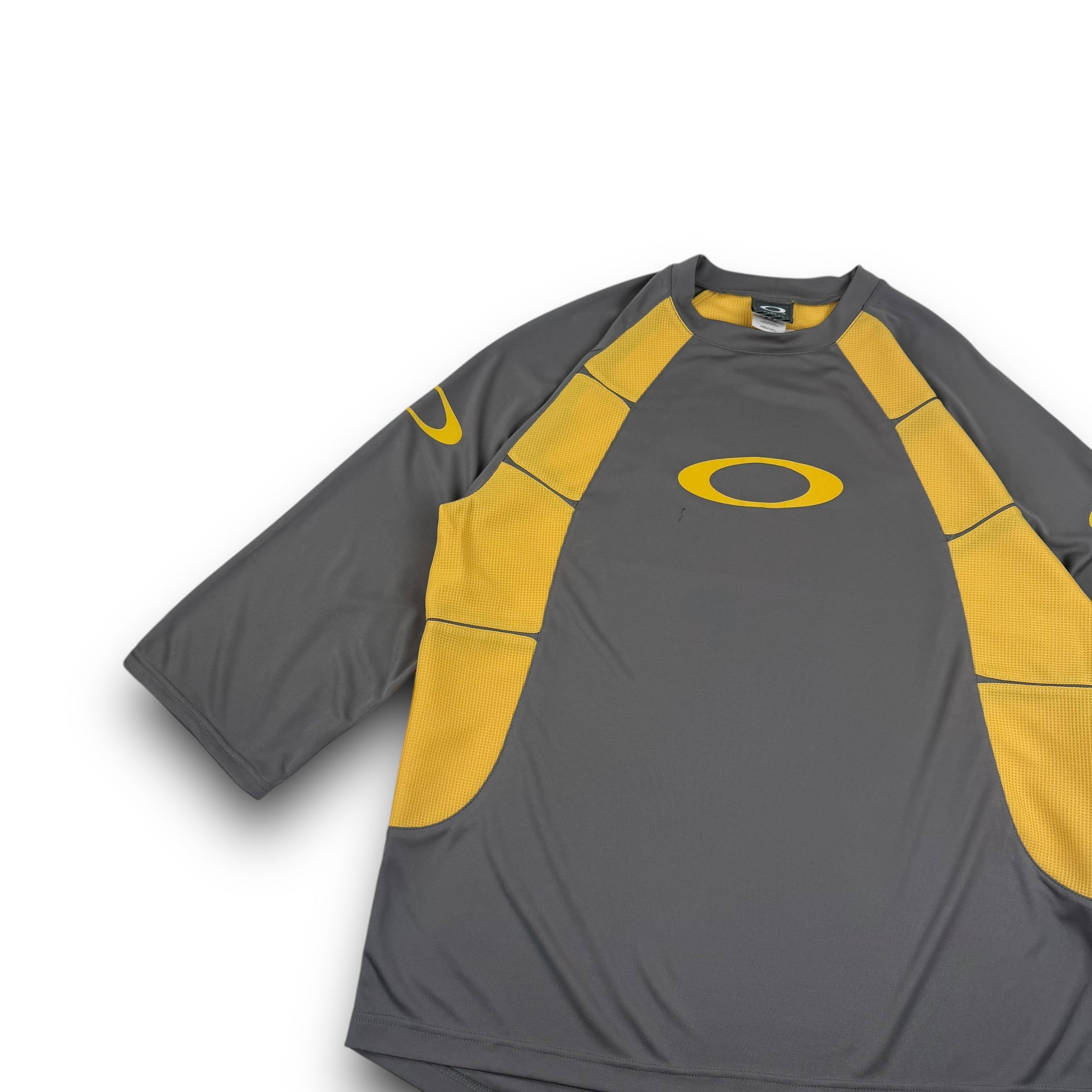 Oakley 2000's technical paneled mesh training shirt (L)