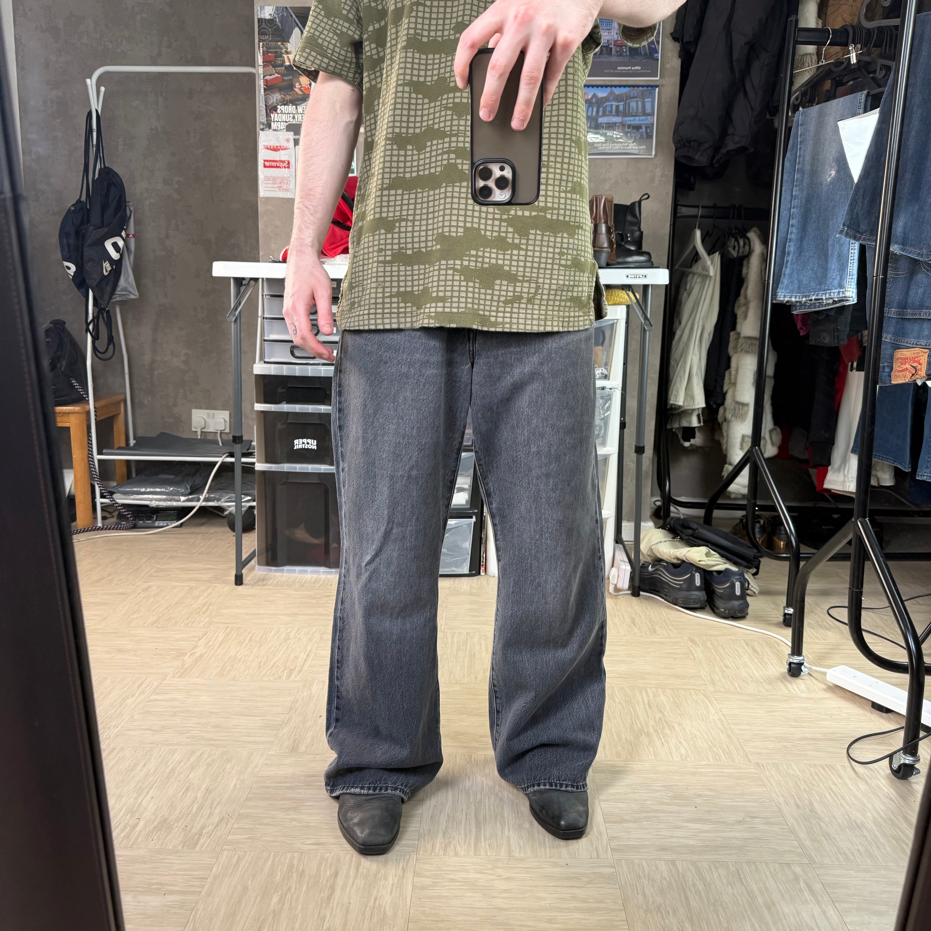Levi's 2000's grey denim baggy bootcut jeans (M)