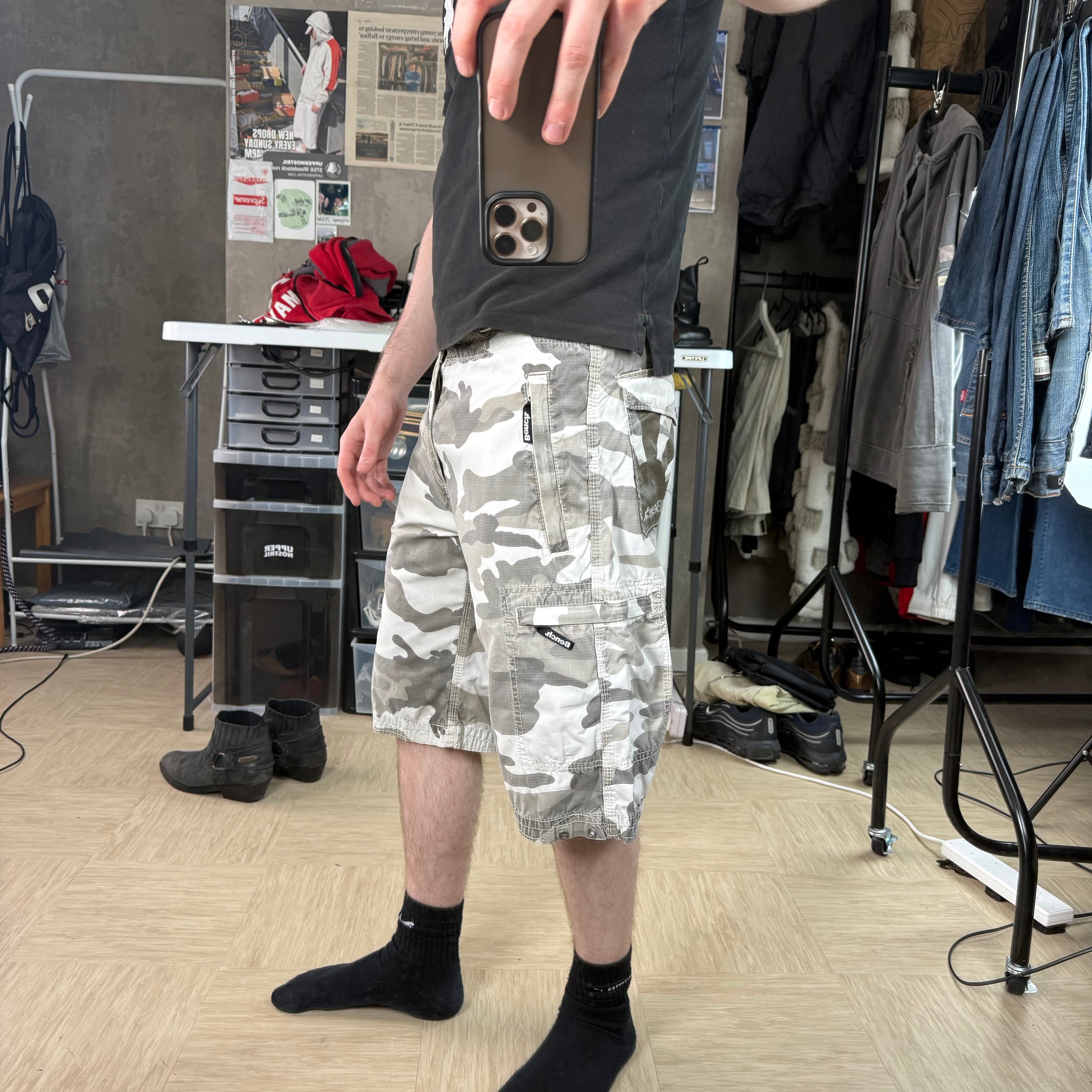 Bench 2000's light camo cargo shorts (S)