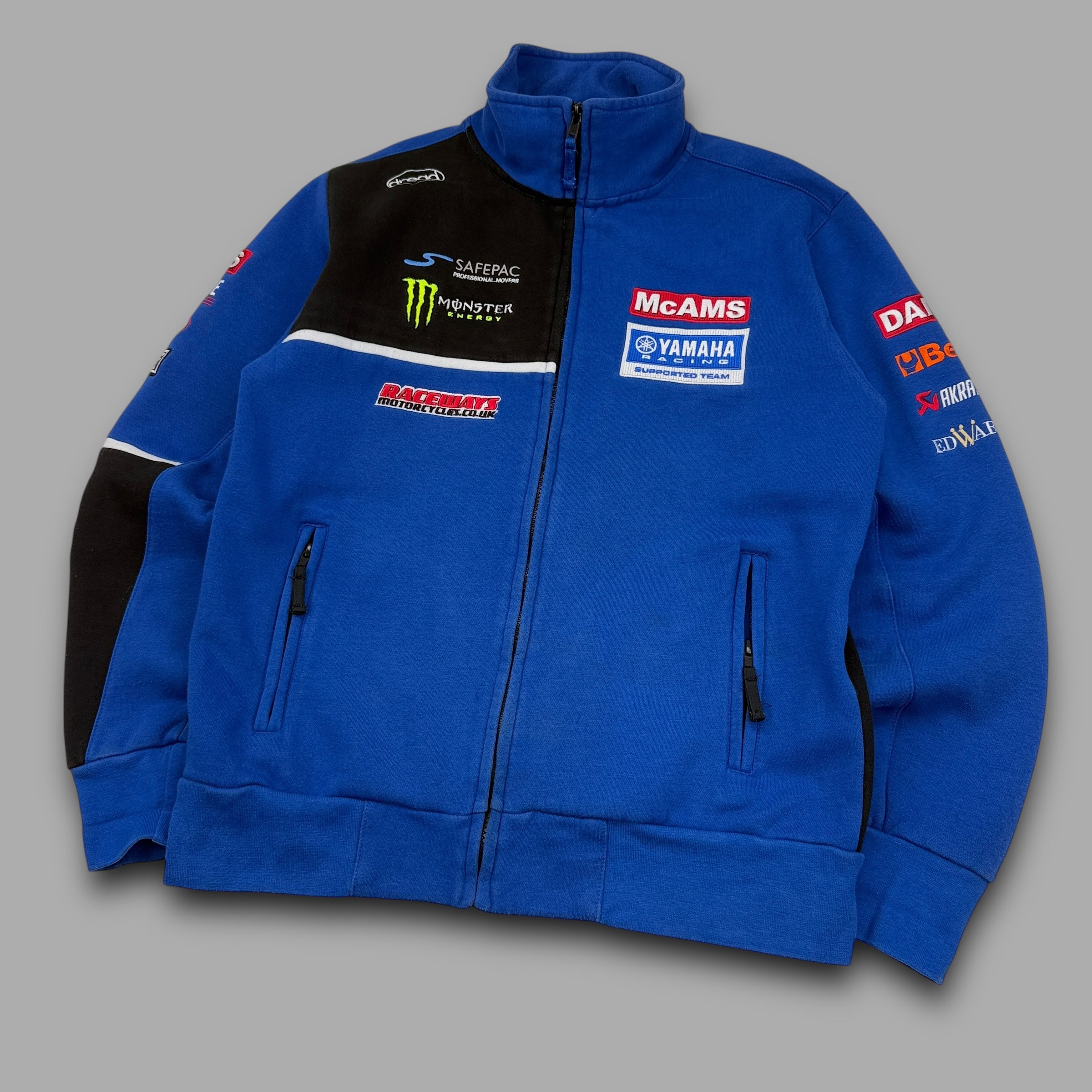 Yamaha x monster 2000's embroidered spellout graphic fleece jacket (M)