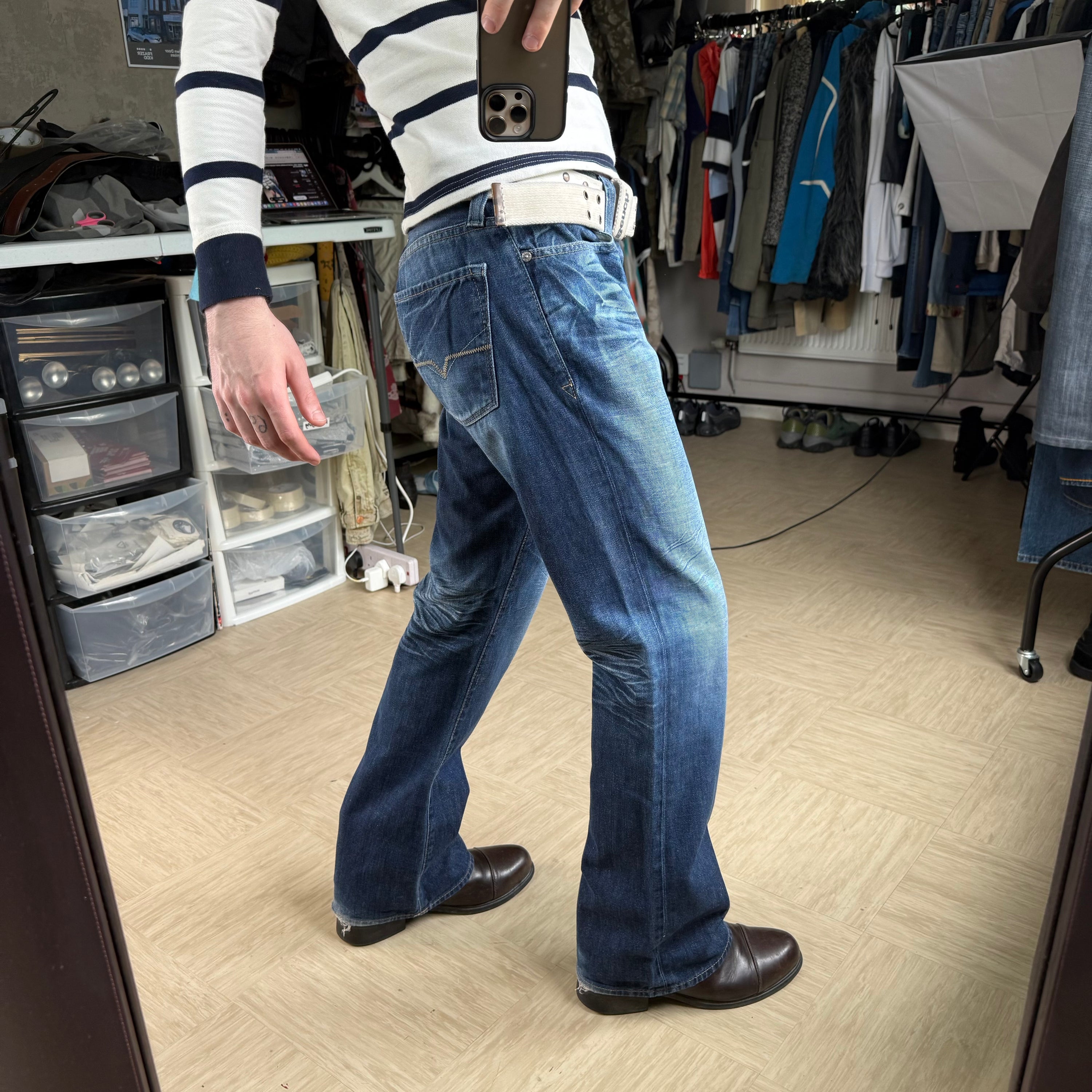 Guess 2000's relaxed fit denim bootcut jeans (M)