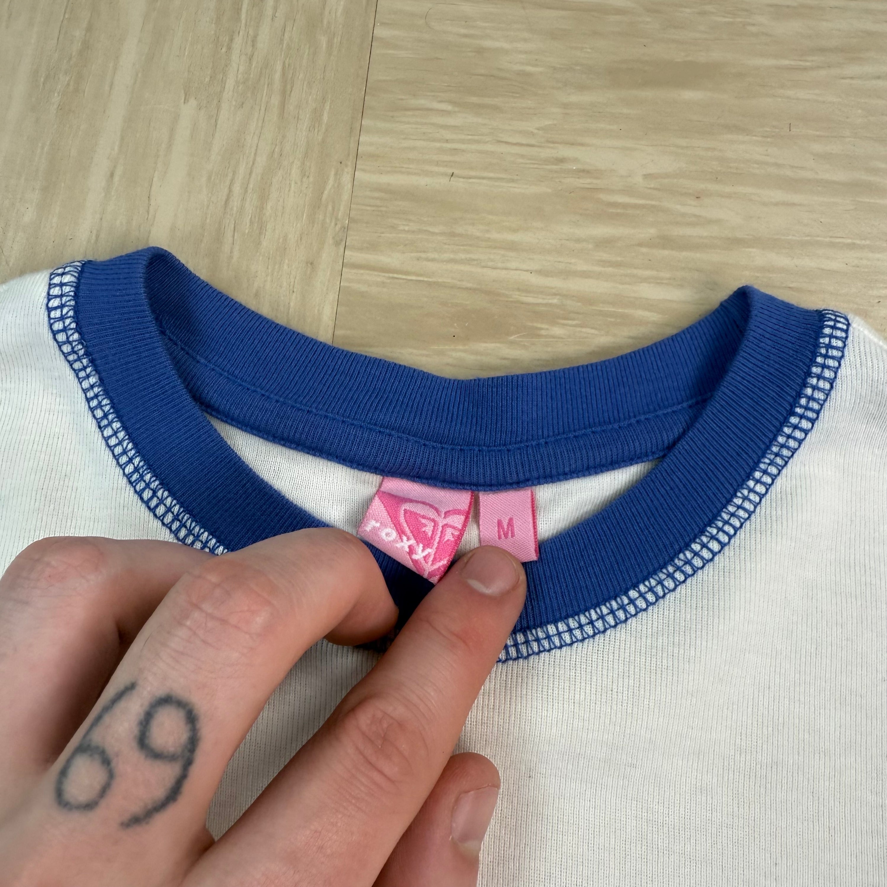Roxy x Quiksilver 2000's contrast stitch fitted tee (S-M)