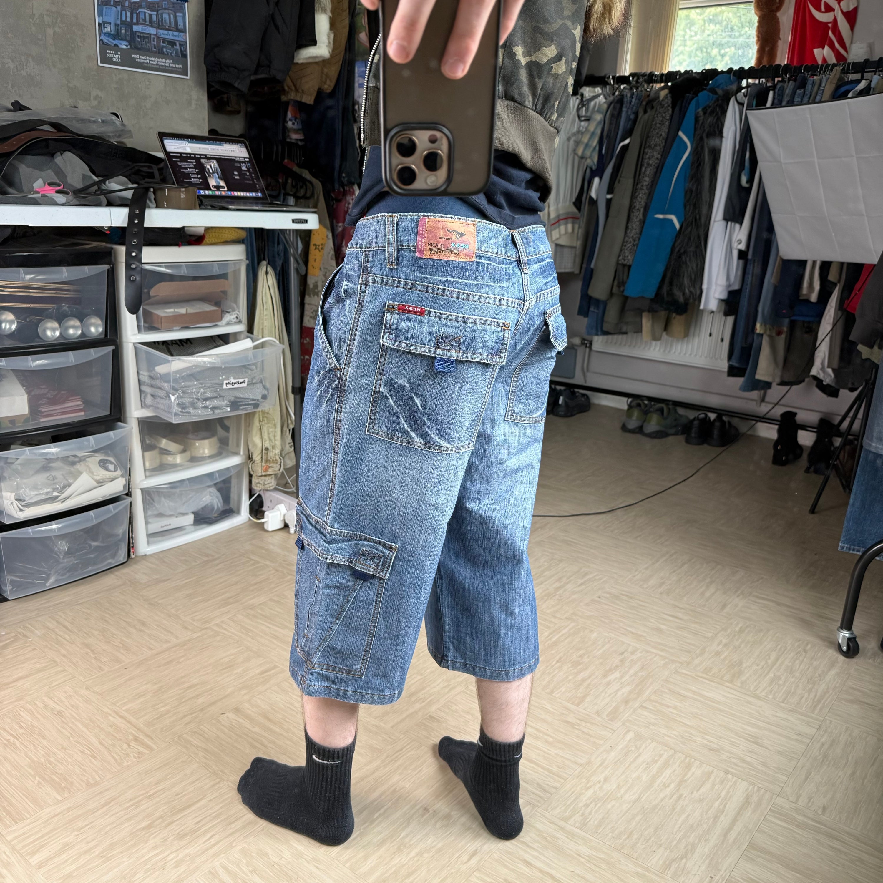 Vintage 2000's baggy cargo pocket 3/4 length denim jorts (S-M)