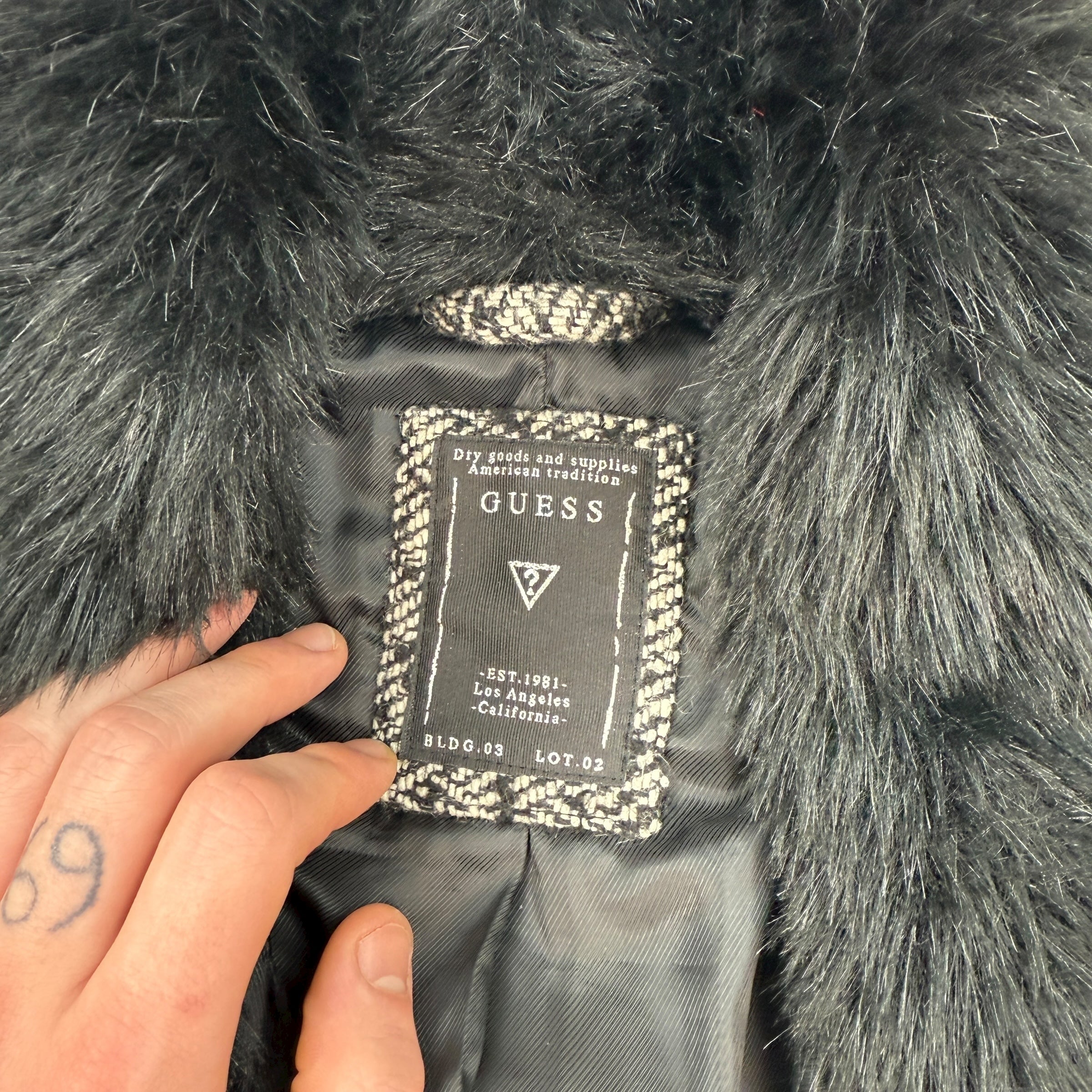 Guess 2000's cropped zip up fur trim jacket (S)