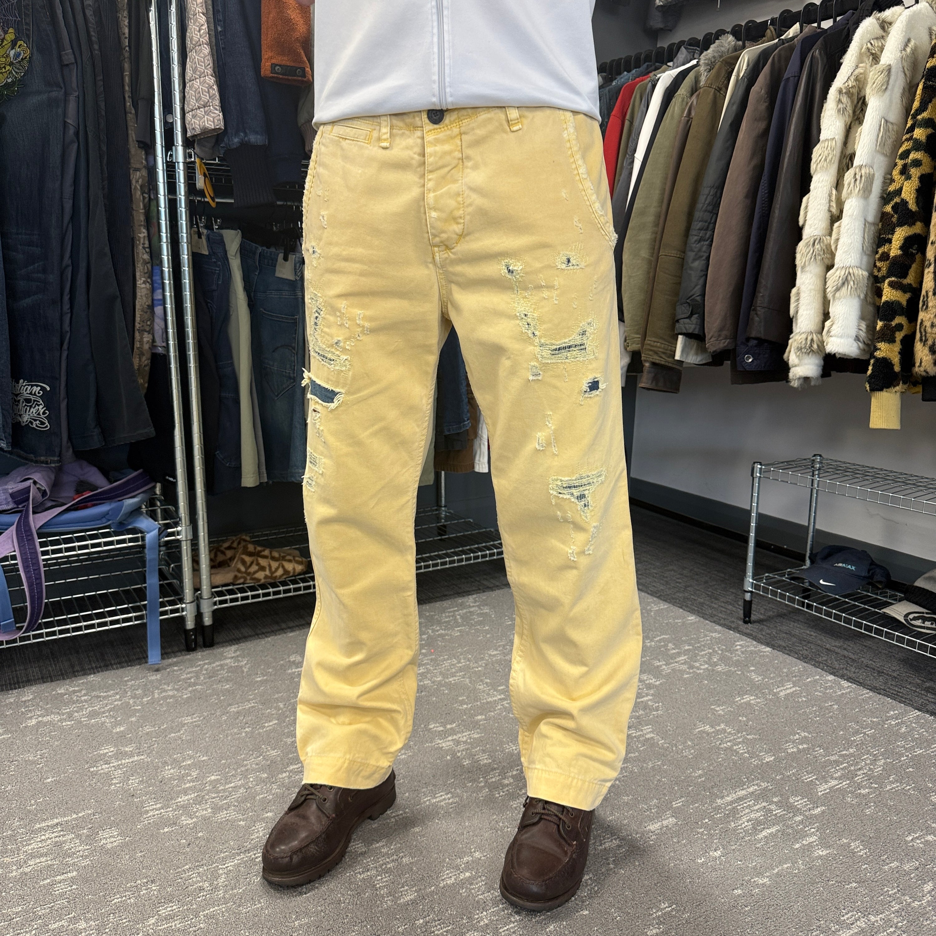 True religion 2000's straight leg ripped jeans (M)