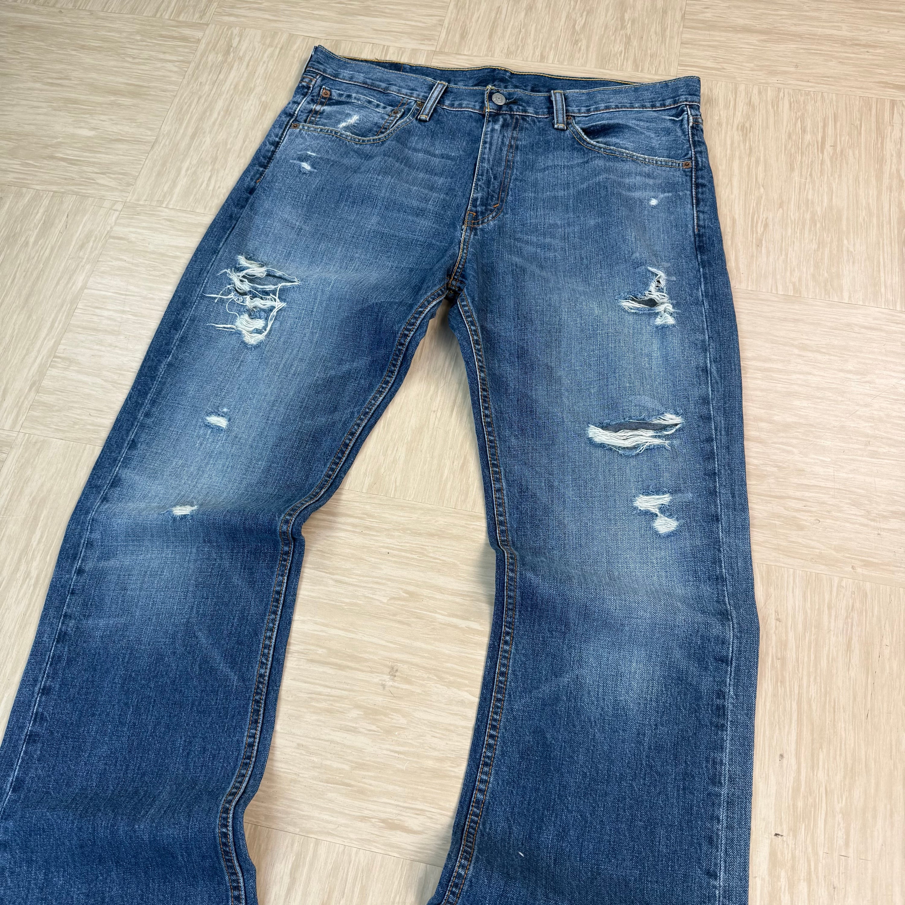 Levi's 527 2000's distressed long leg relaxed denim bootcut jeans (L-XL)
