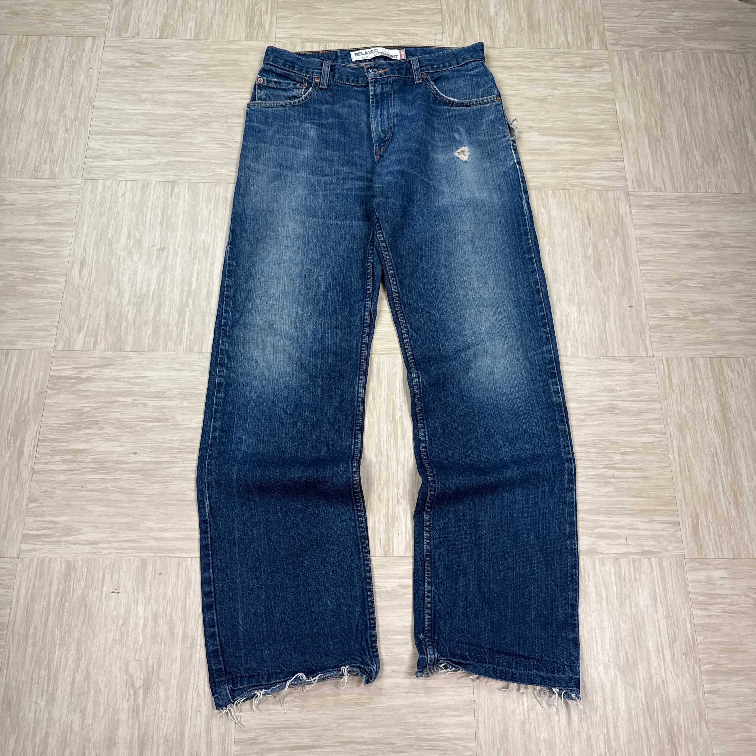 Levi's 559 2000's relaxed straight fit distressed jeans (S-M)