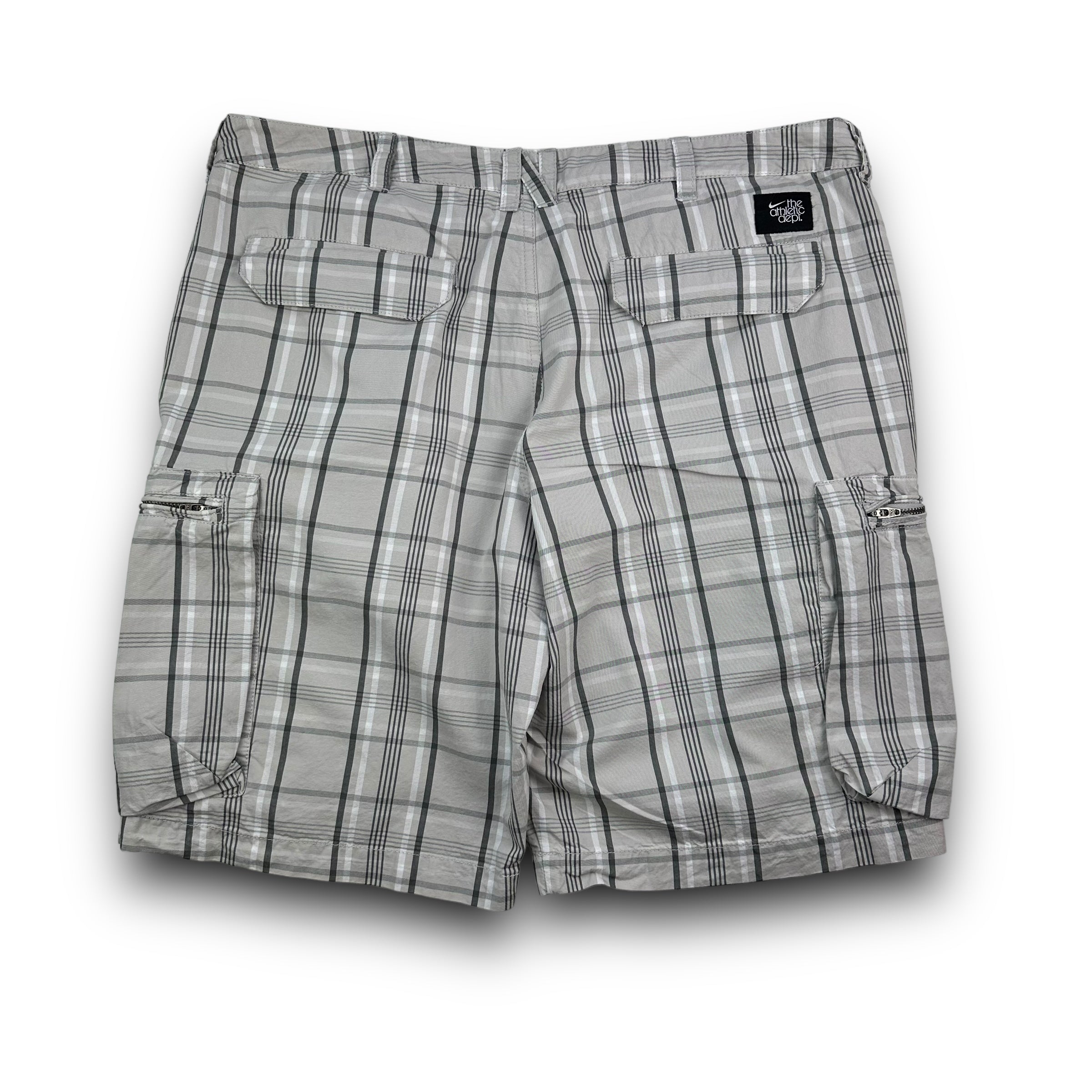 Nike 2000's baggy plaid cargo shorts (L)