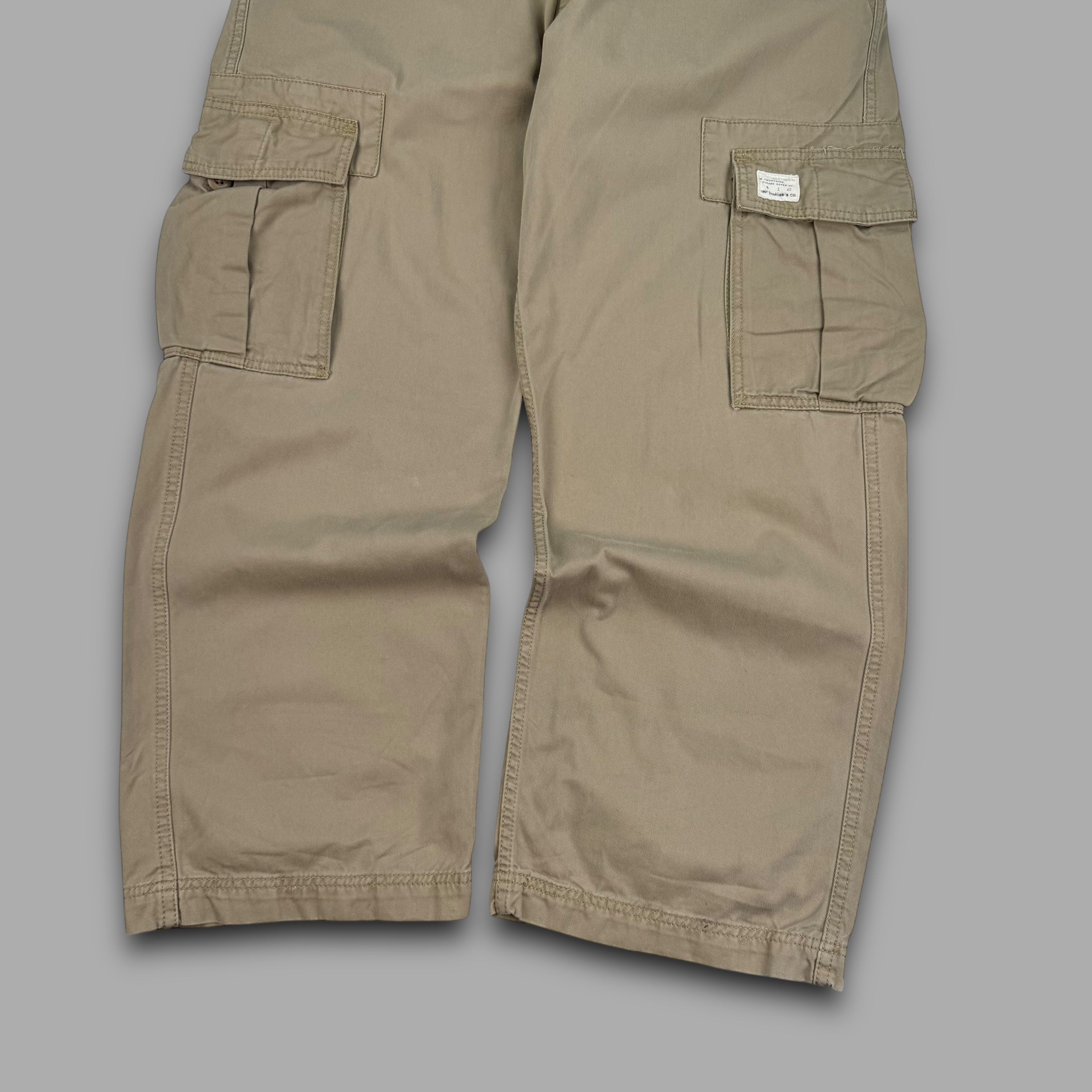 Levi's 2000's baggy wide leg loose fit cargo bottoms (M-L)