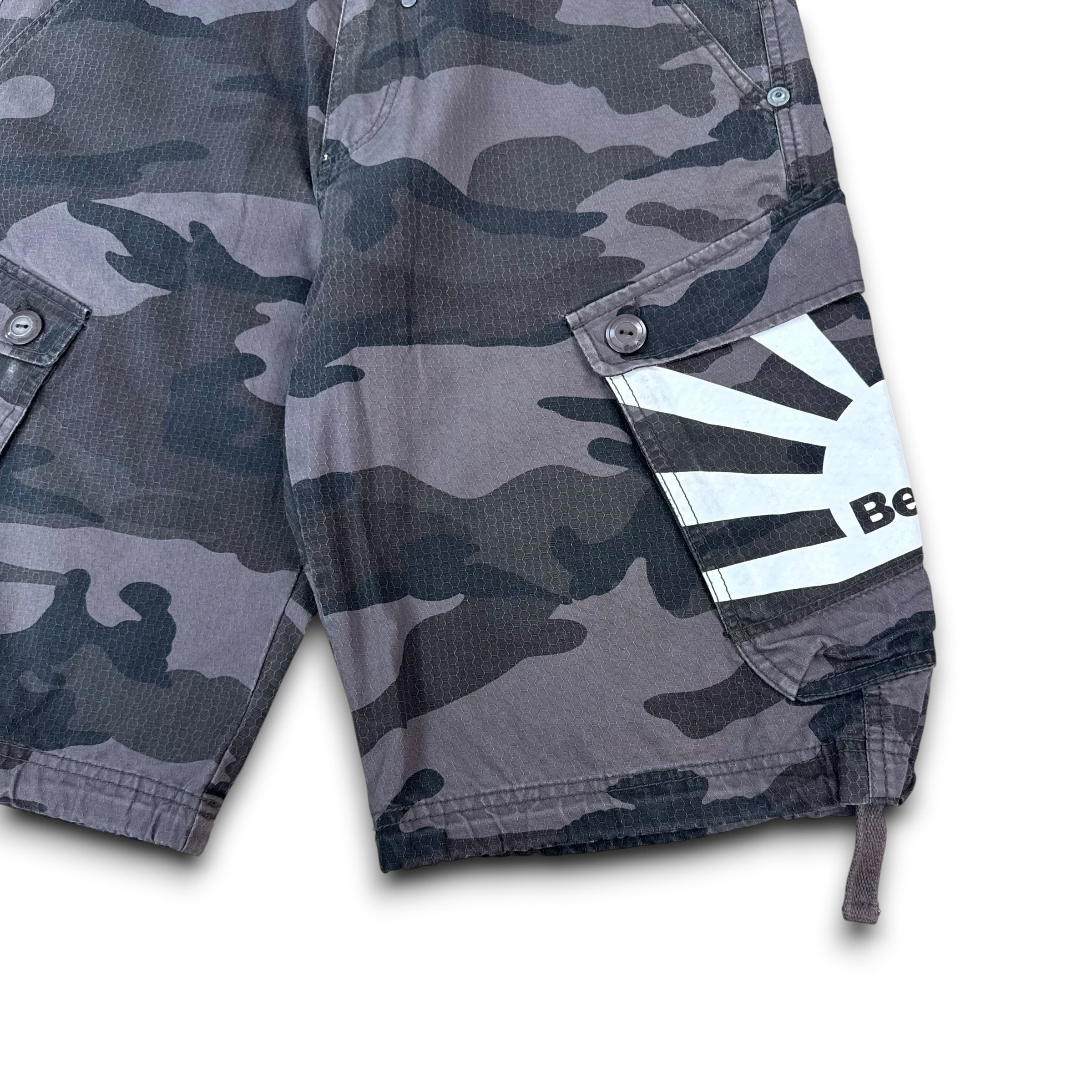 Bench 2000's dark graphic camo shorts (S)