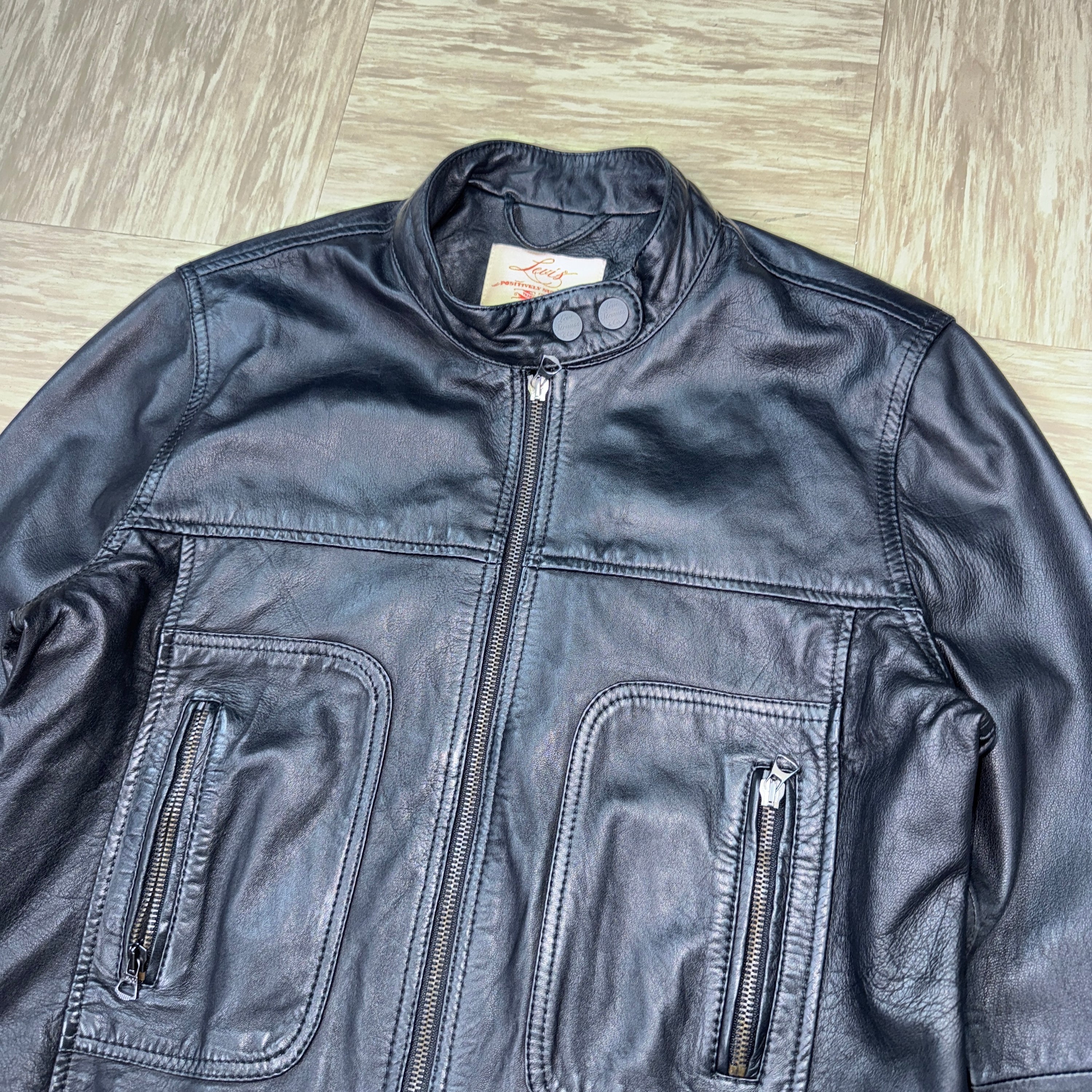Levi's 2000's cropped lamb leather high collar bomber jacket (M)