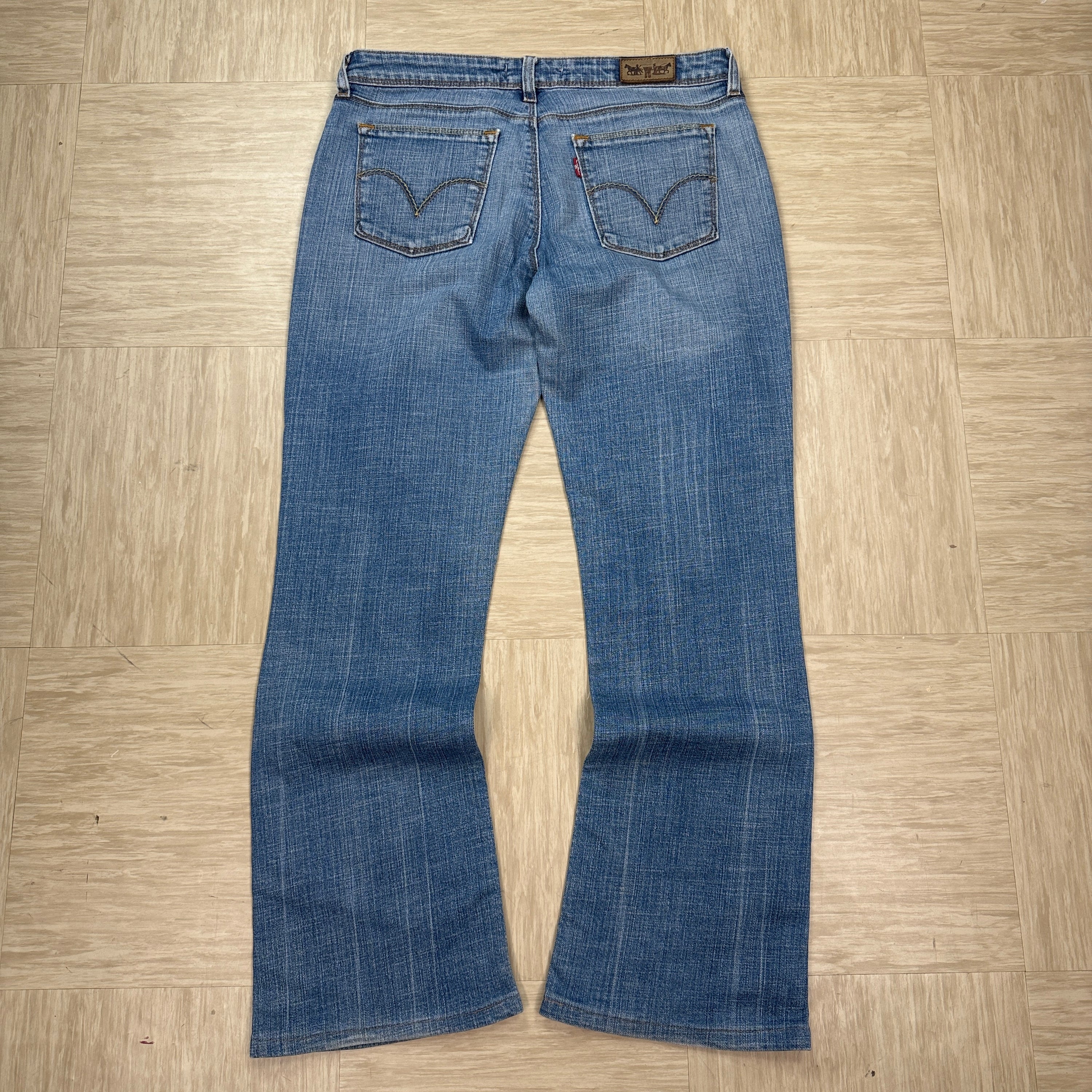 Levi's 572 2000's relaxed fit denim bootcut jeans (S)