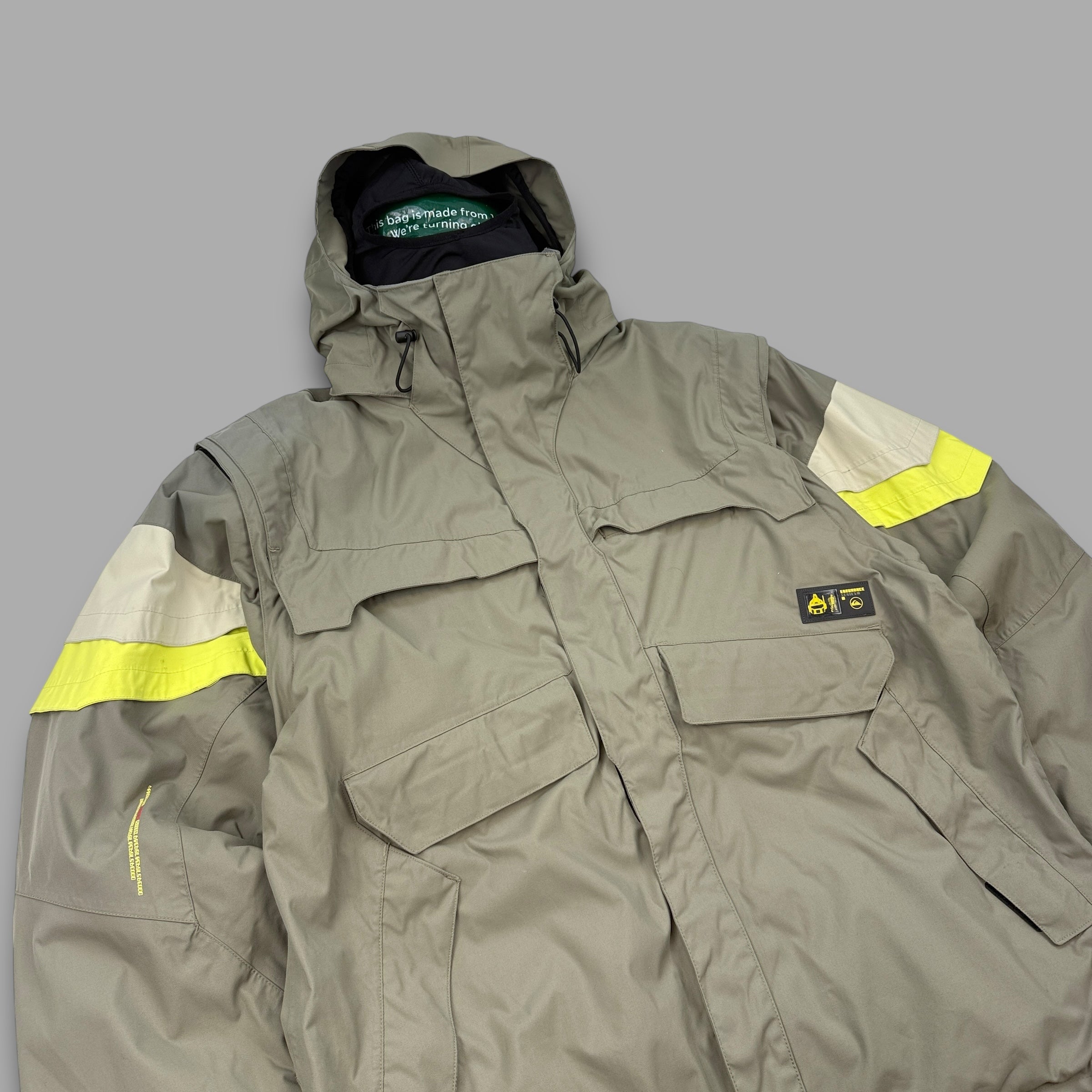 Quiksilver endurance series 2000's technical multi-pocket panelled ski jacket (L)
