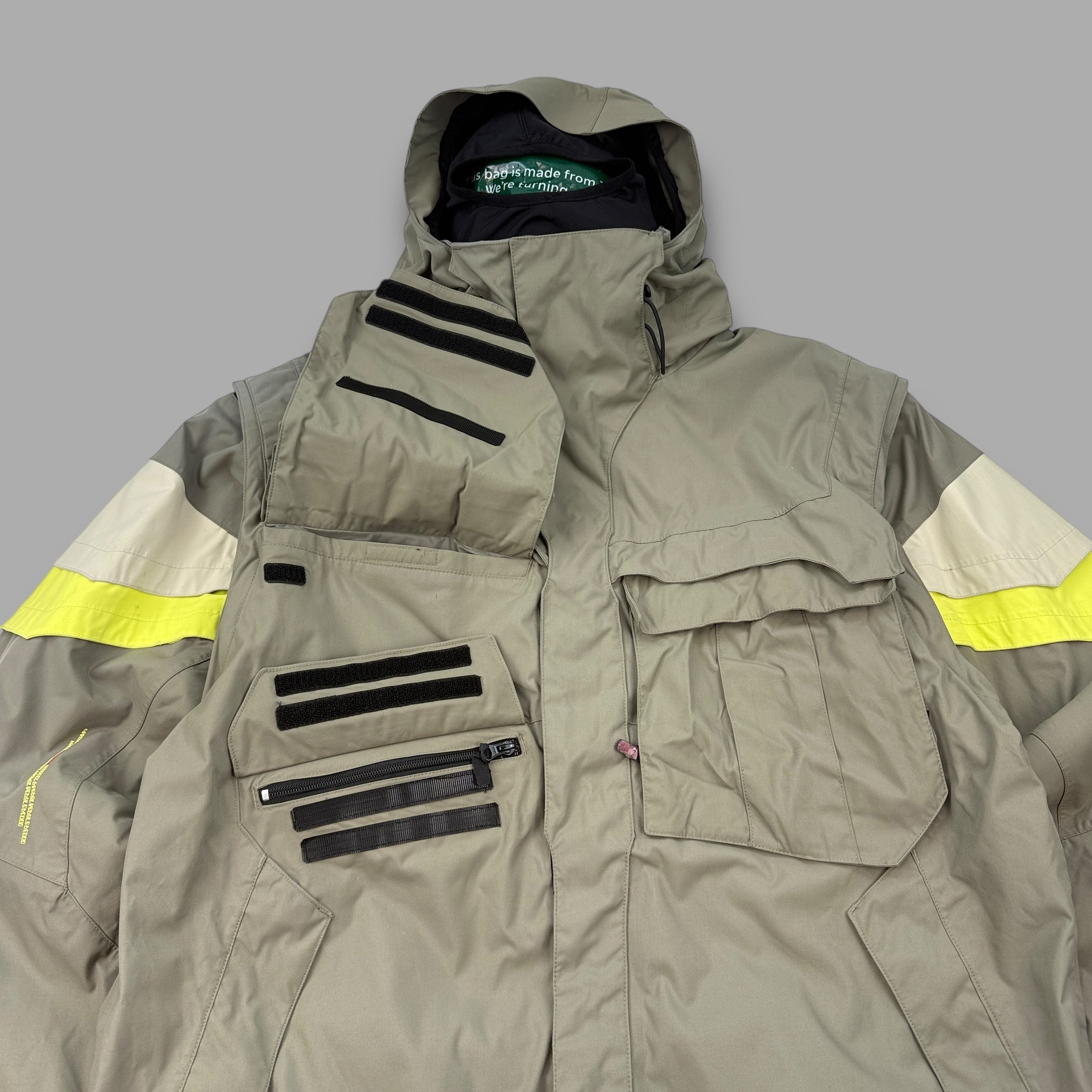 Quiksilver endurance series 2000's technical multi-pocket panelled ski jacket (L)