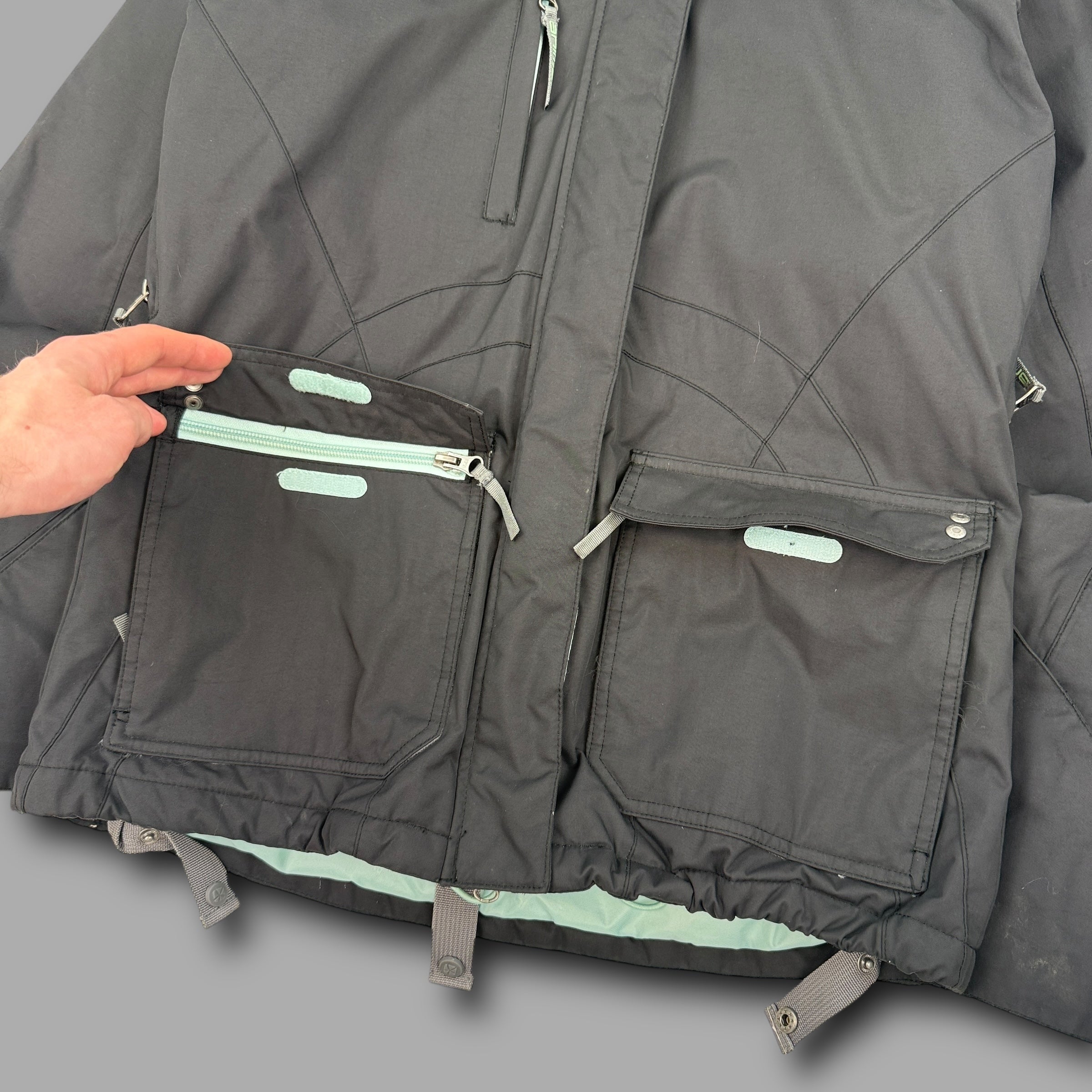 Animal 2000's technical multi-pocket vented ski jacket (M) wms