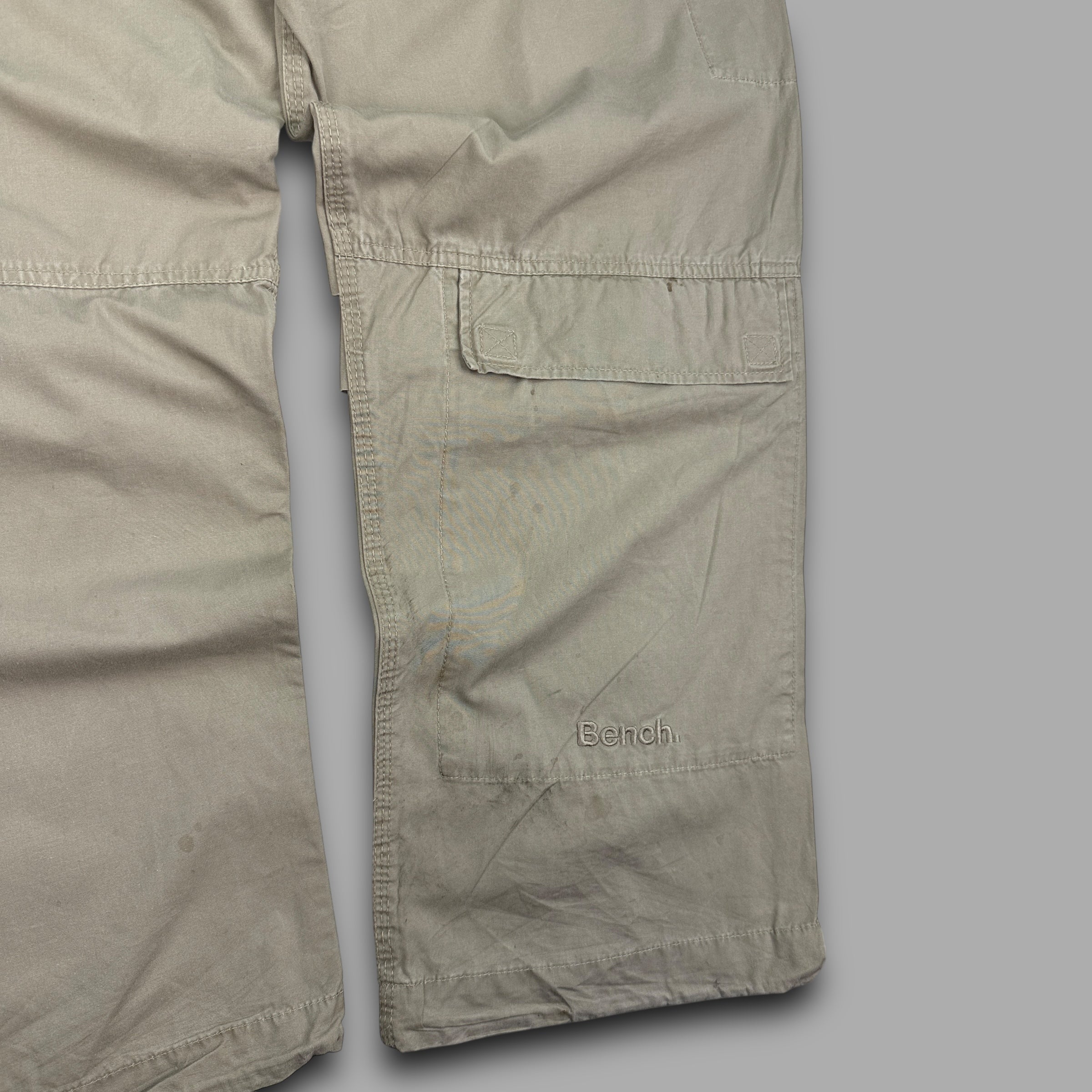 Bench 2000's technical baggy wide leg parachute bottoms (L)