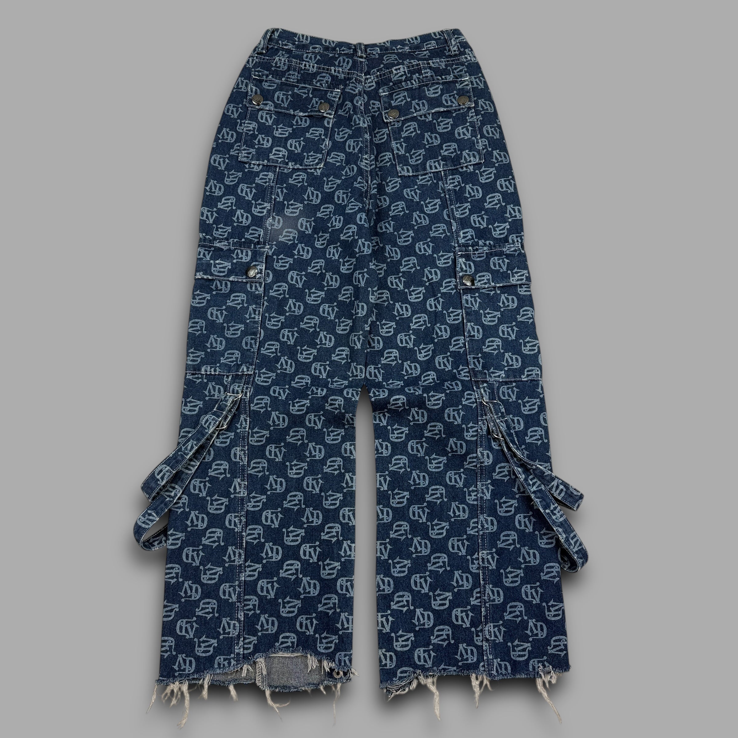 Von Dutch 2000's baggy monogram cargo jeans (M)