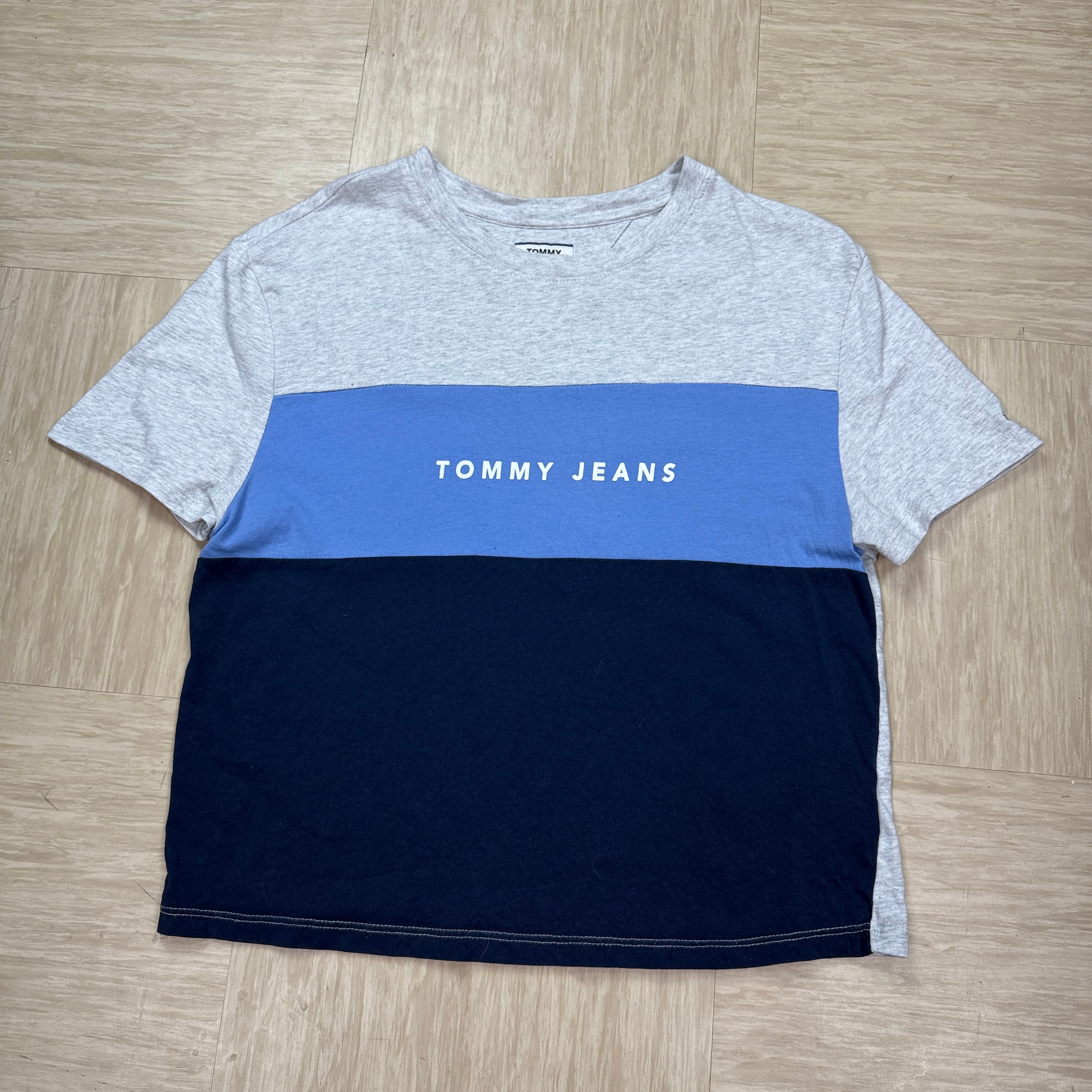 Tommy Hilfiger 2000's cropped spellout tee (S)