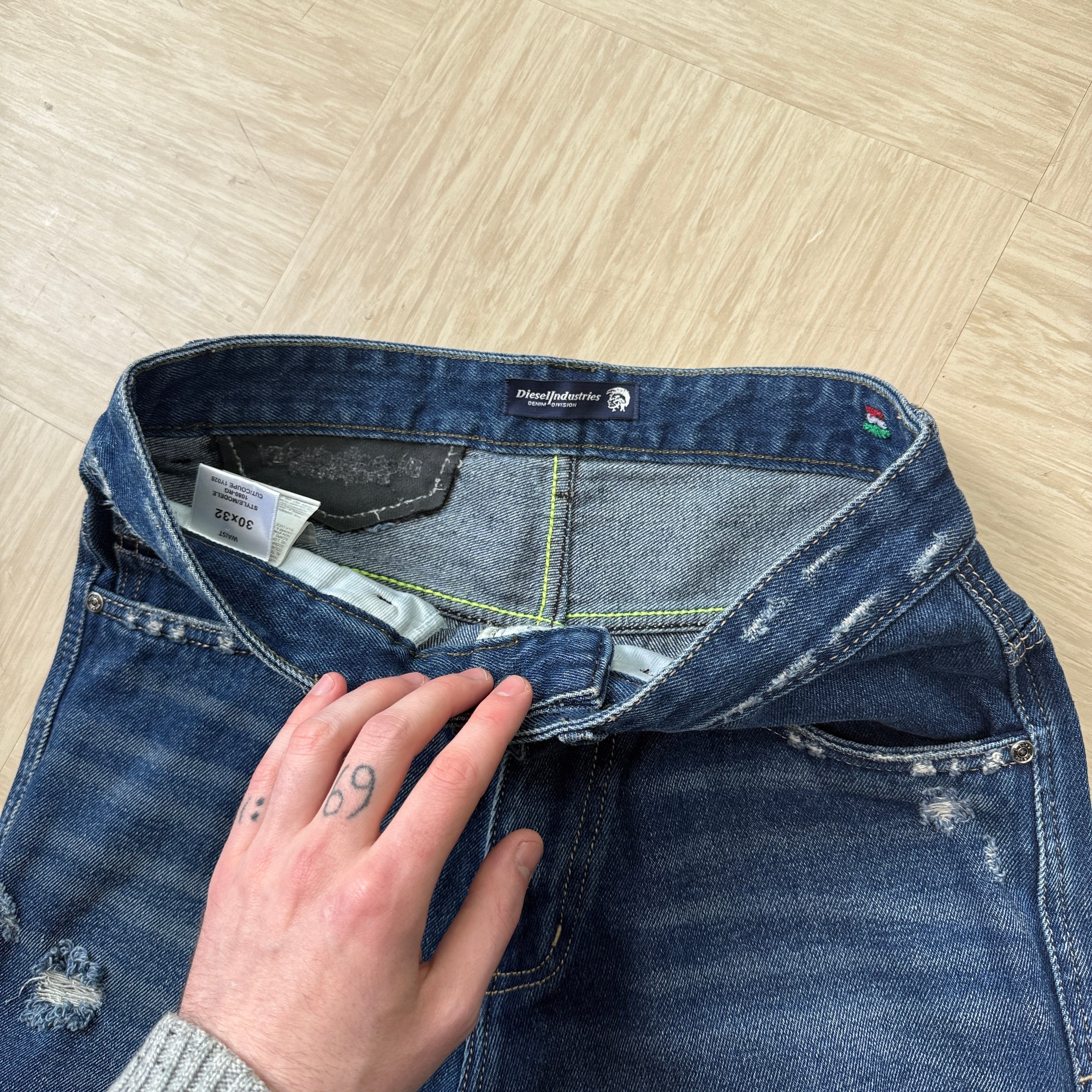 Diesel 2000's baggy distressed wide leg jeans (S)