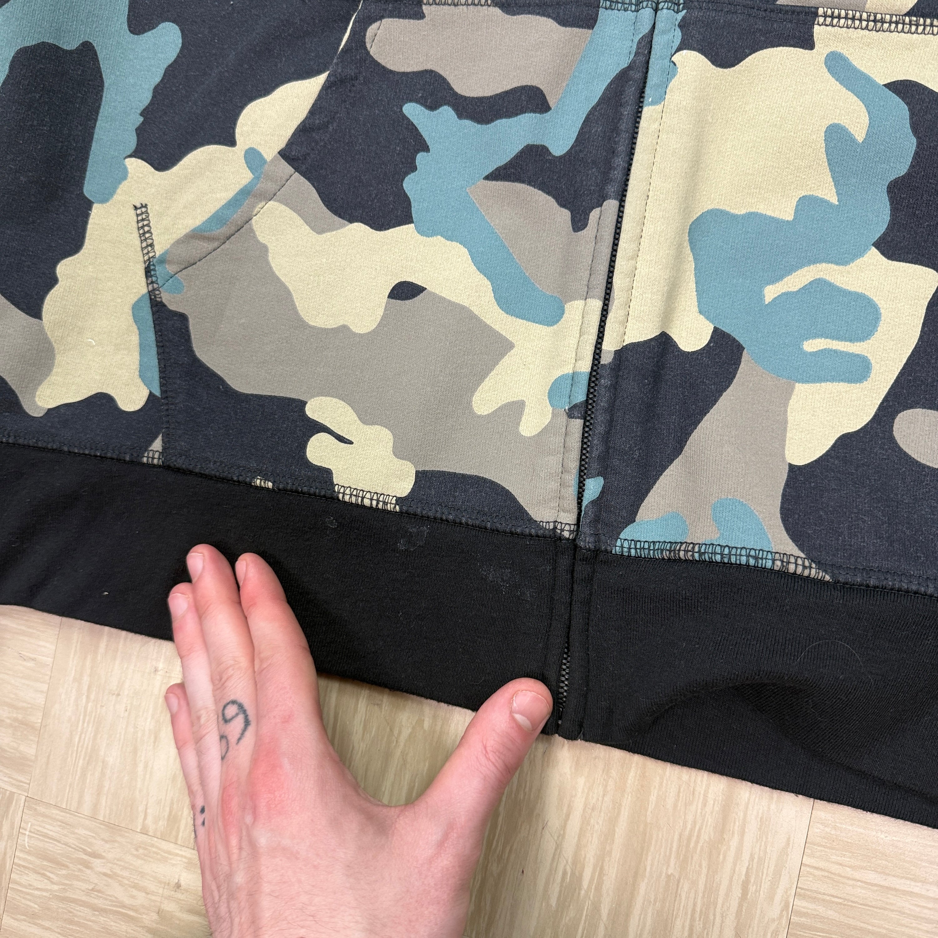 True religion 2000's zip up graphic camo print hoodie (L)