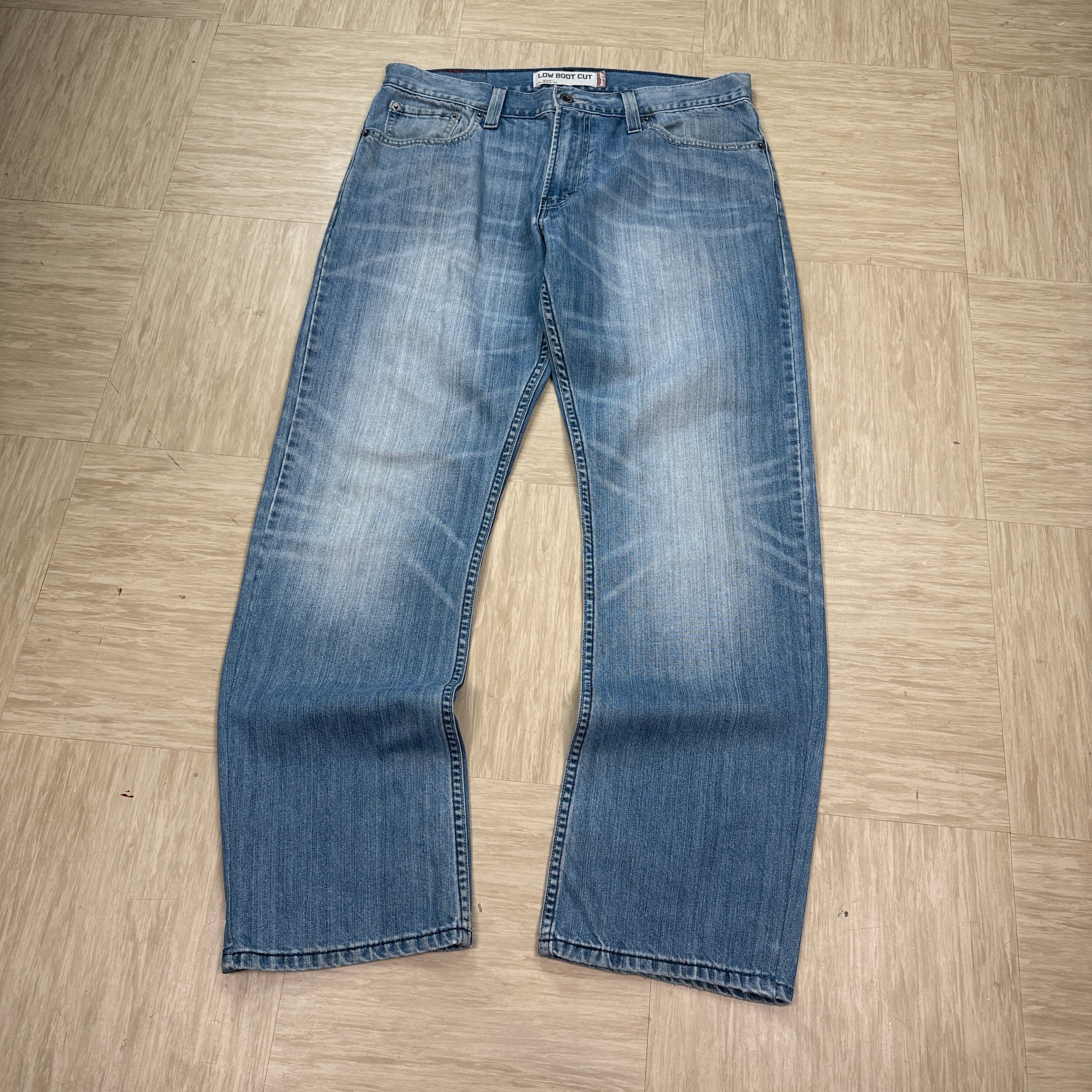 Levi's 527 2000's low waisted relaxed bootcut denim jeans (S-M)