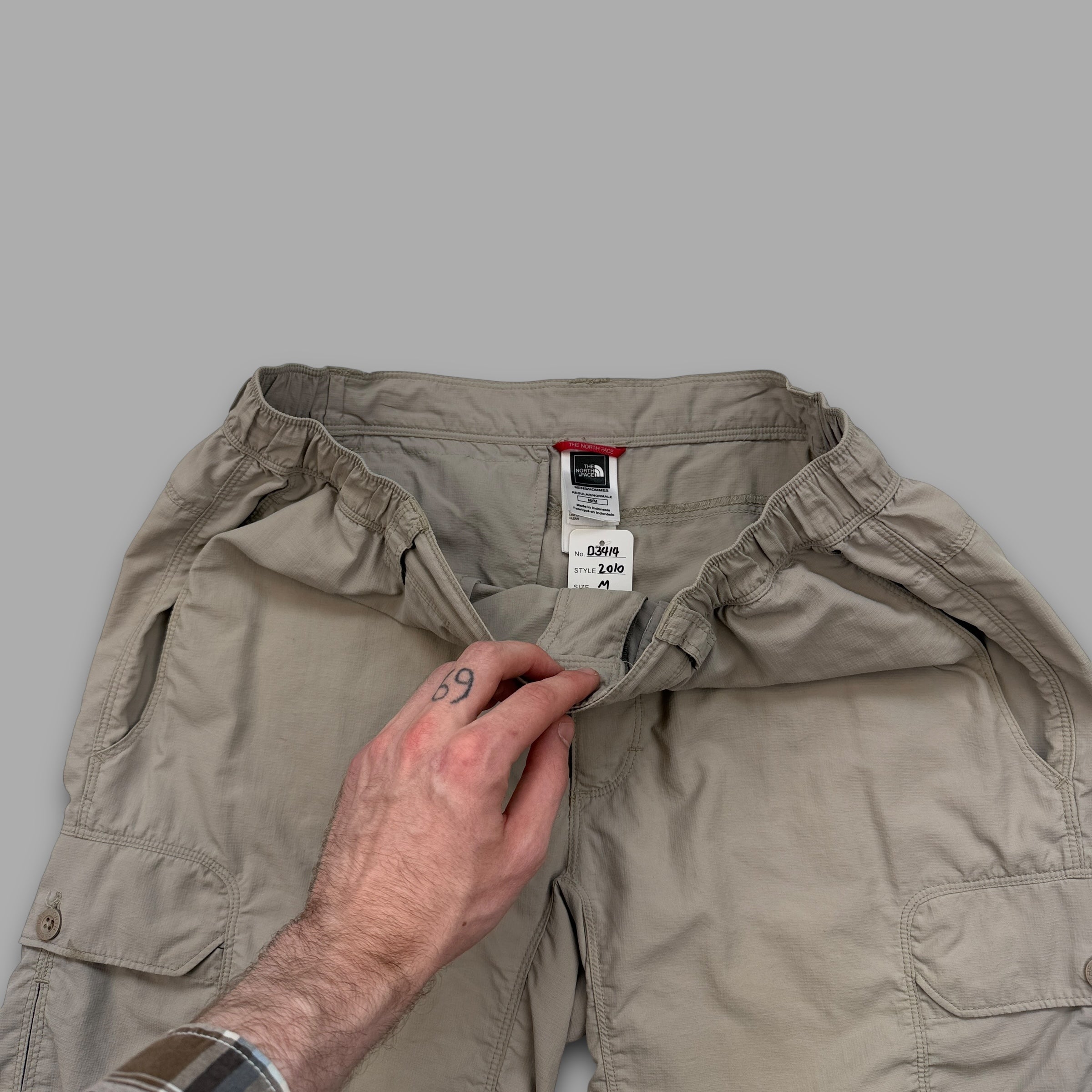The north face 2010 technical baggy walking cargo shorts (M)