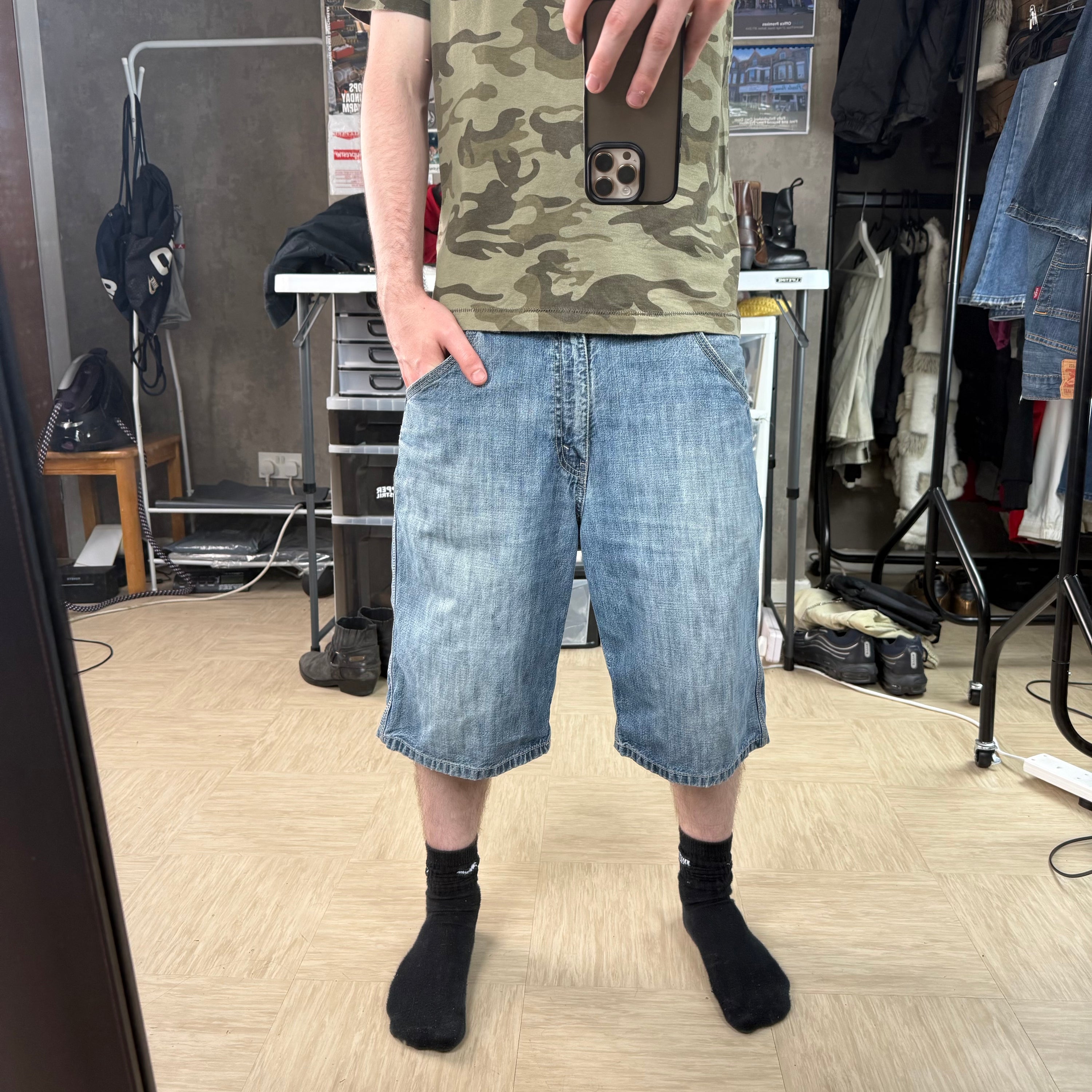 Levi's 2000's baggy faded denim contrast stitch worker shorts (S)