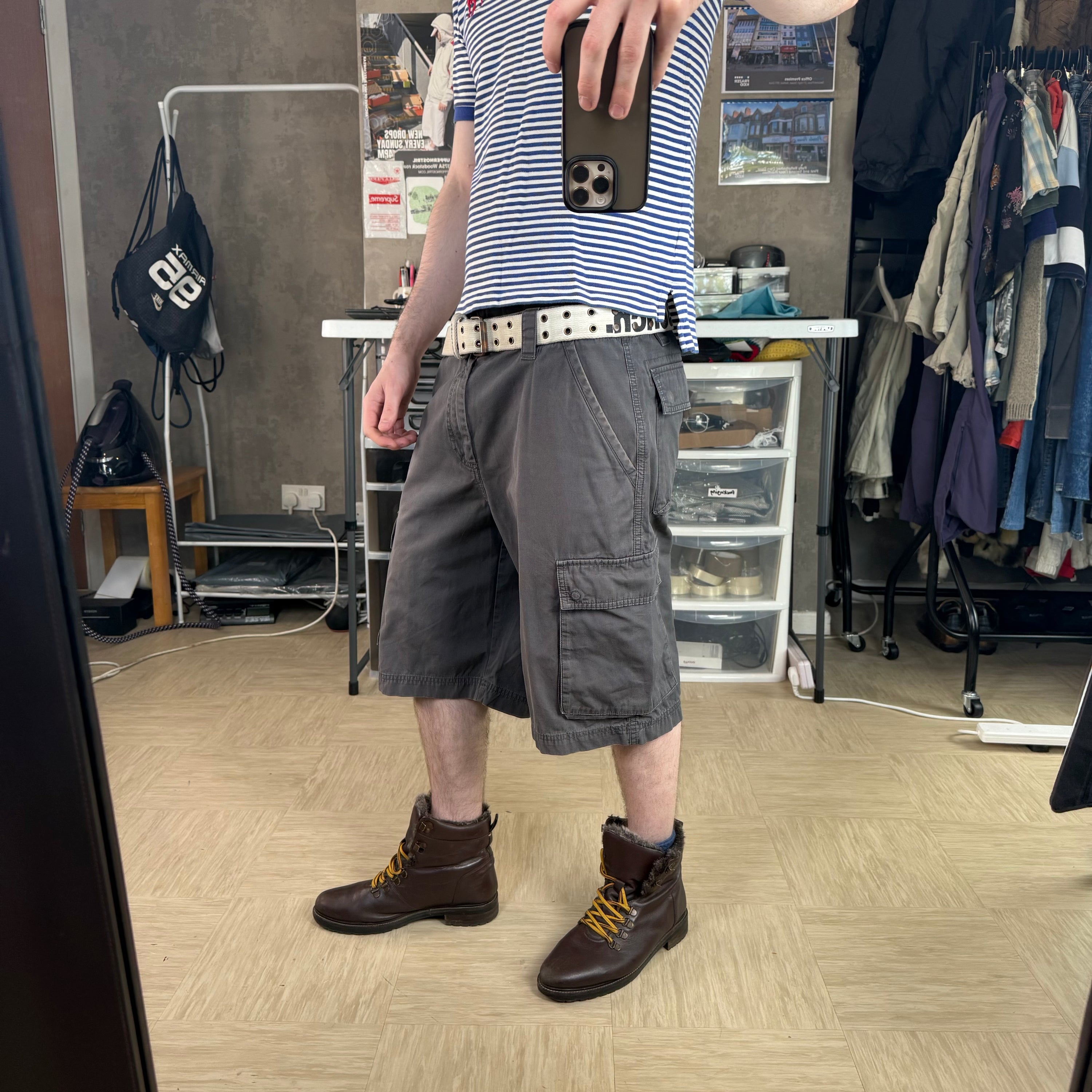 Nike 2000's baggy wide leg cargo shorts (M)