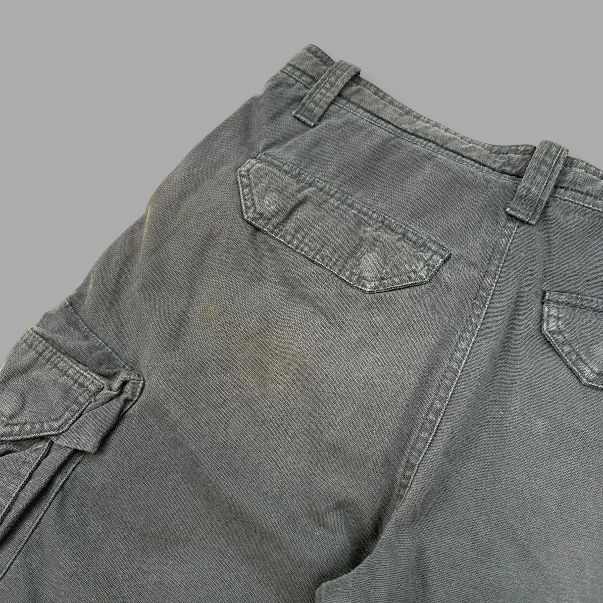 Nike 2000's technical dual pocket cargo shorts (M)