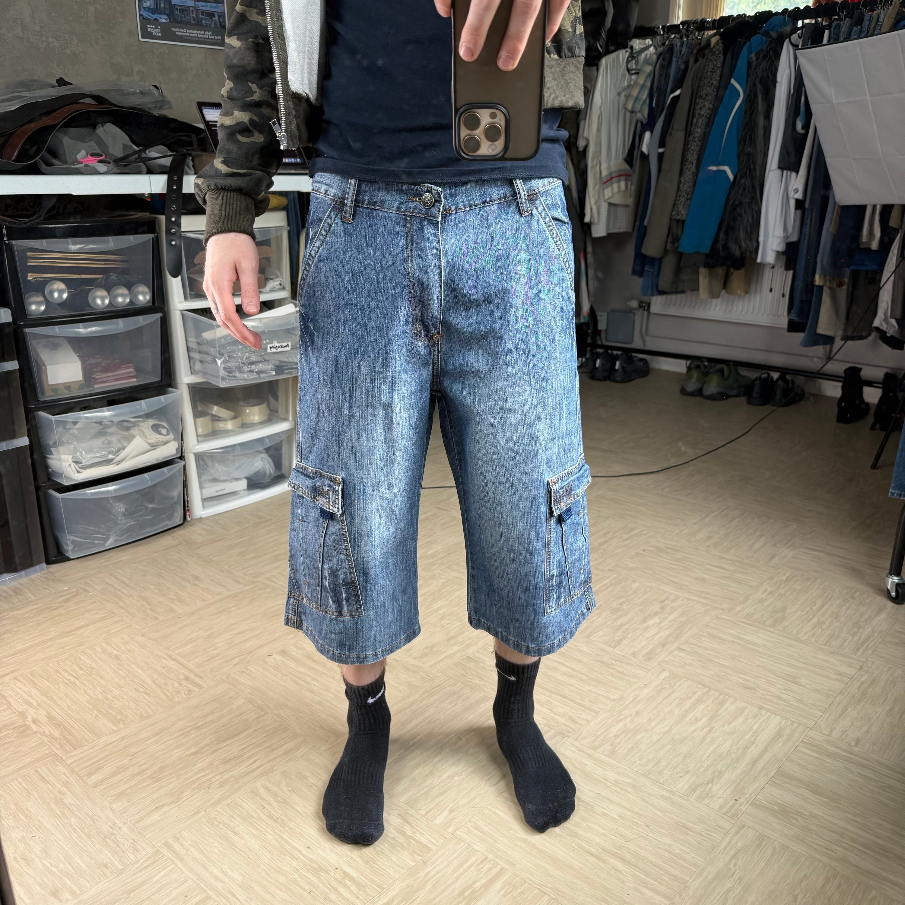 Vintage 2000's baggy cargo pocket 3/4 length denim jorts (S-M)