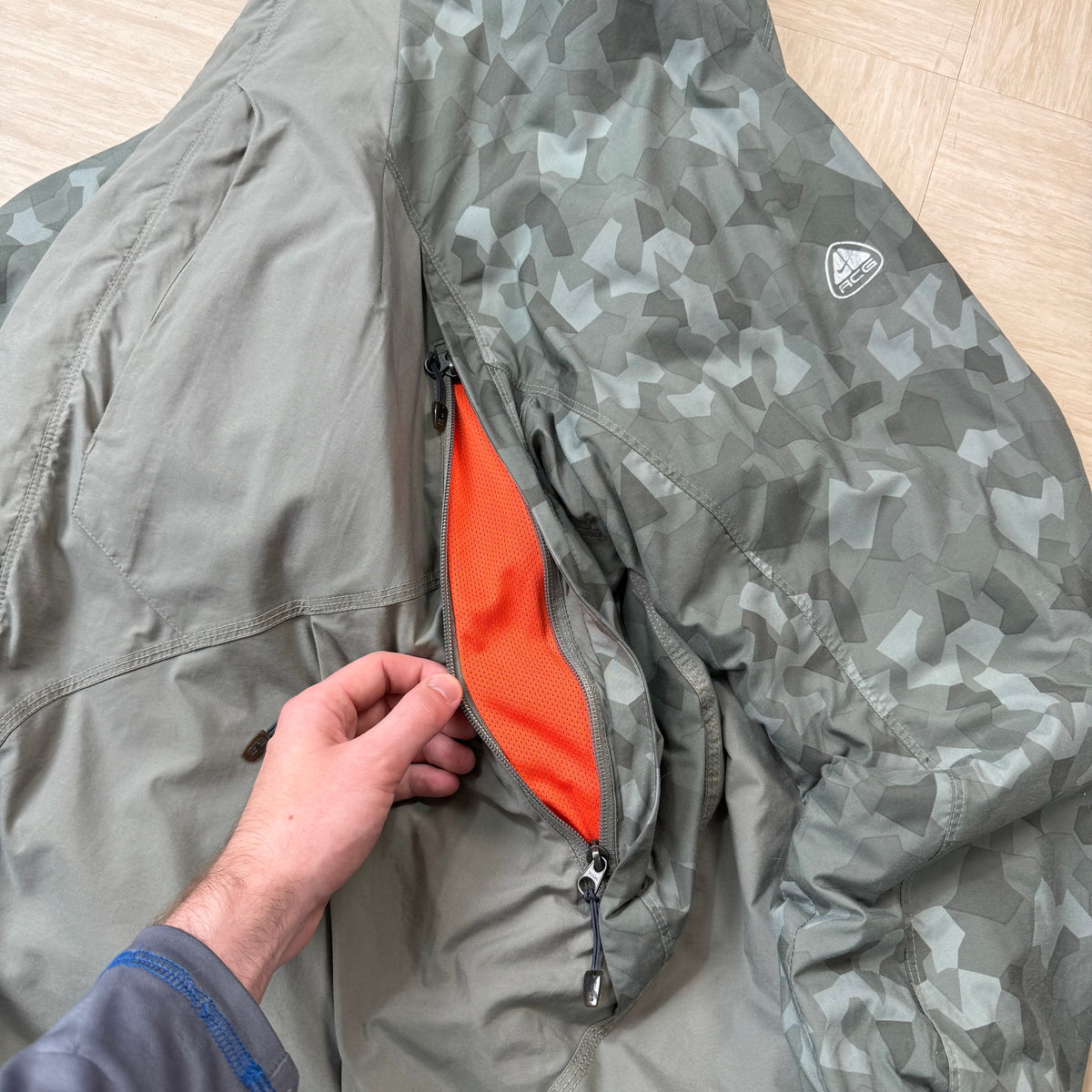Nike ACG 2000's technical multi-pocket softshell jacket (L)