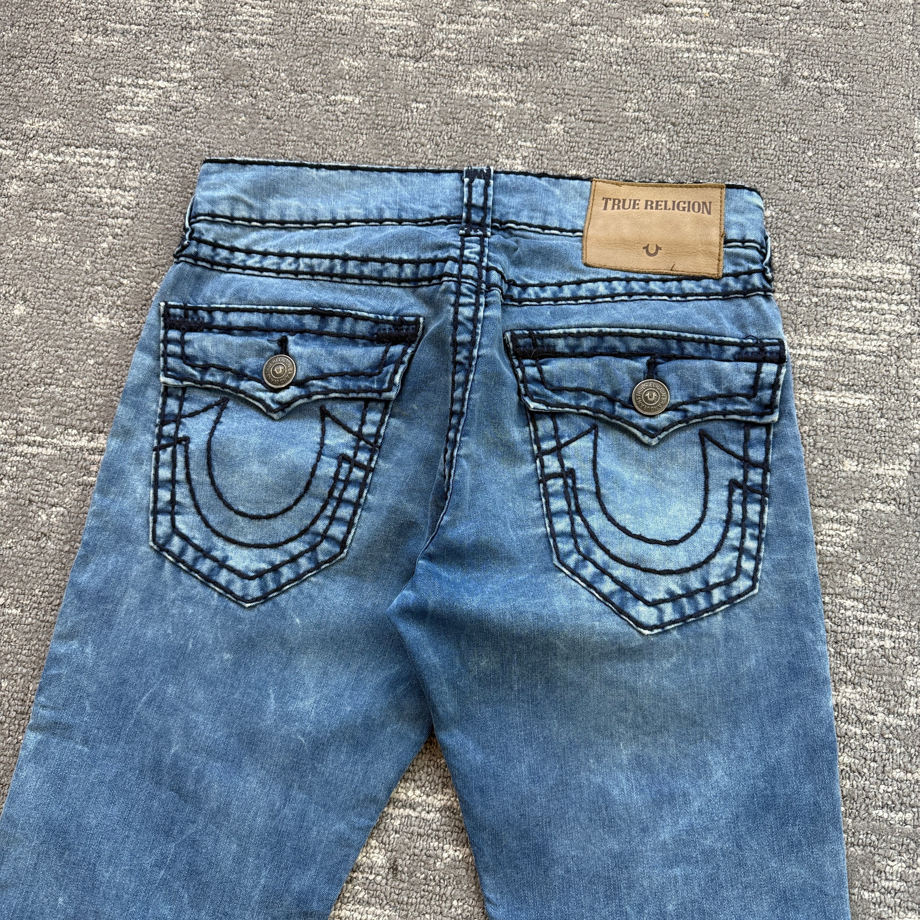 True religion 2000's rocco relaxed skinny contrast stitch washed denim jeans (S)