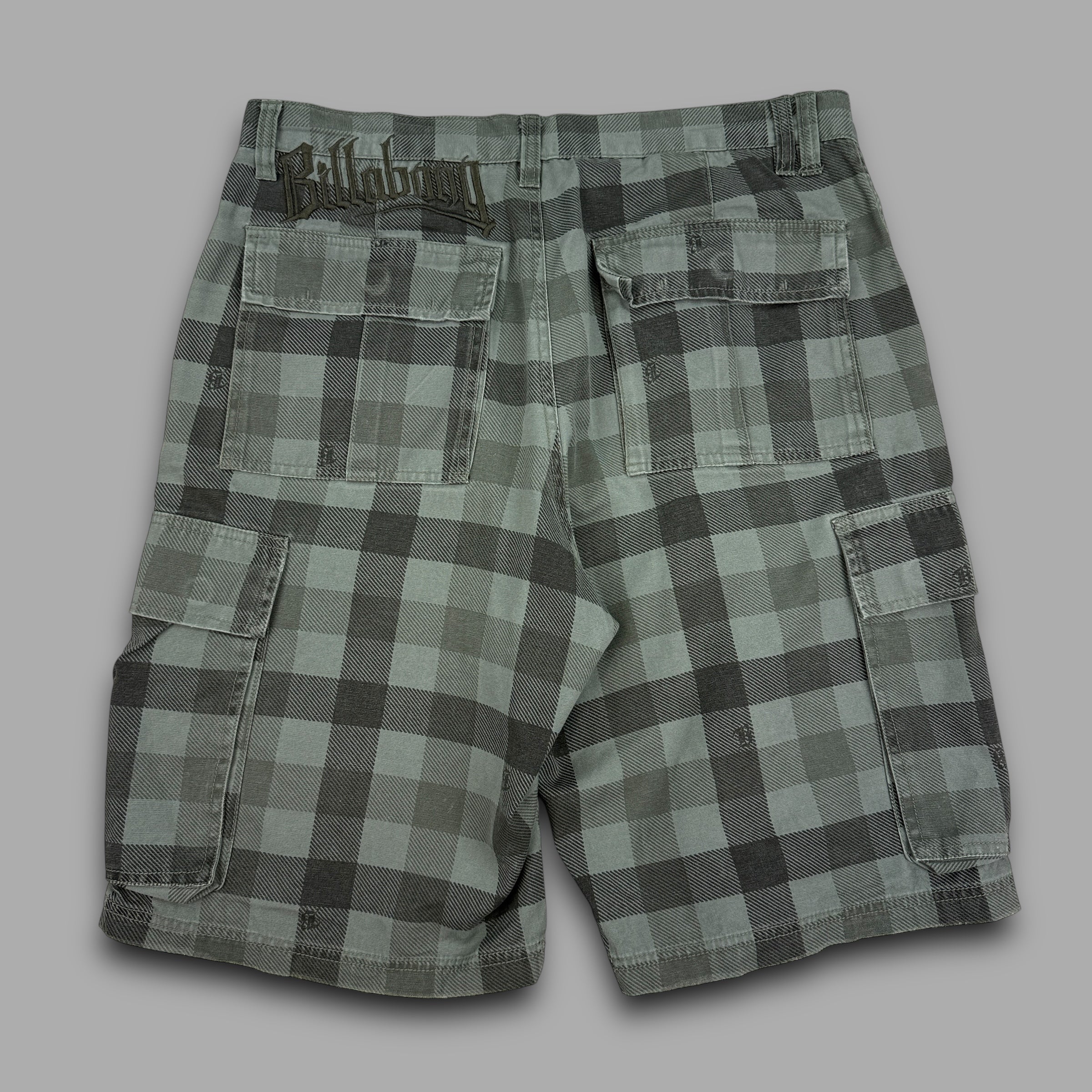 Billabong 2000's baggy wide leg plaid cargo shorts (M-L)
