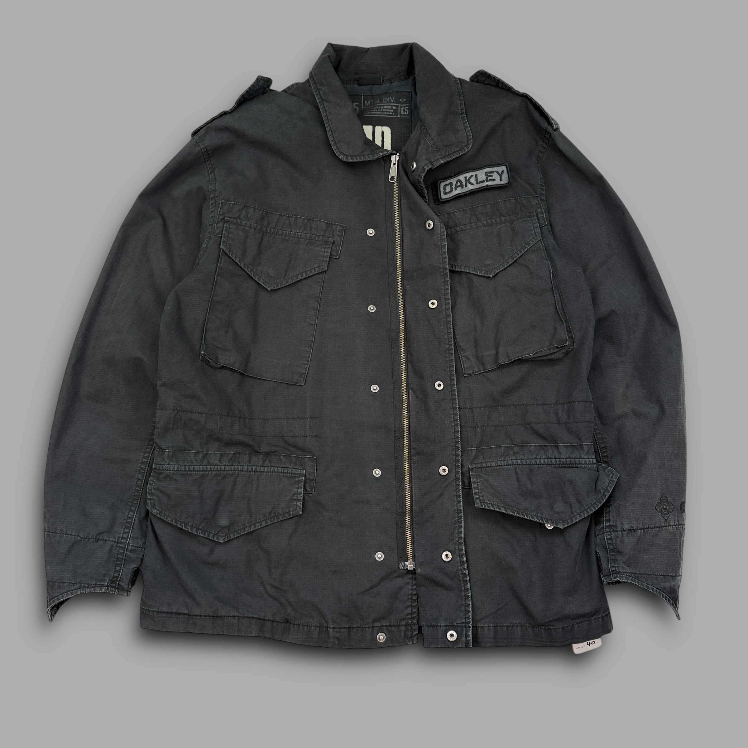 Oakley military division 2008 technical multi-pocket zip up jacket (L)