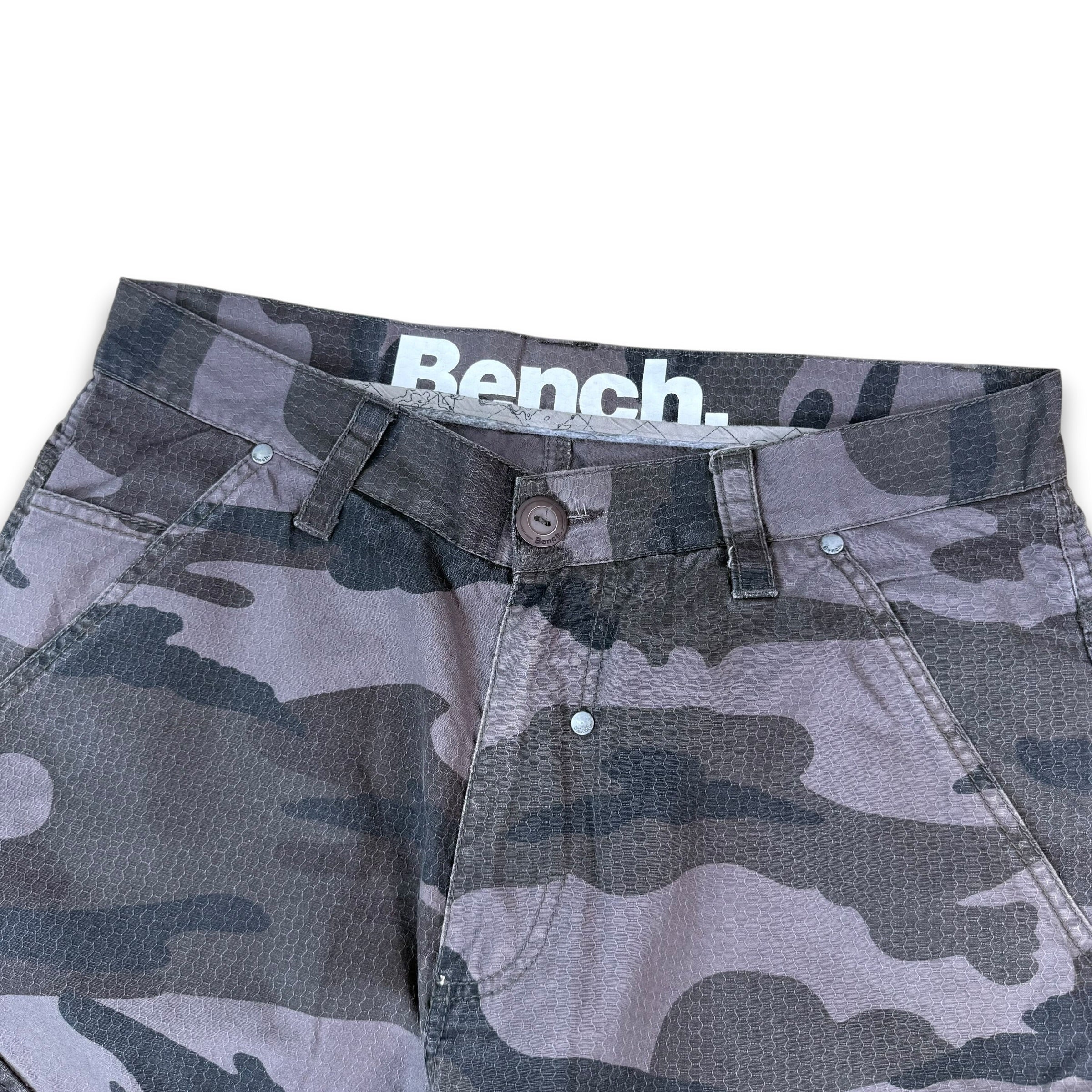 Bench 2000's dark graphic camo shorts (S)