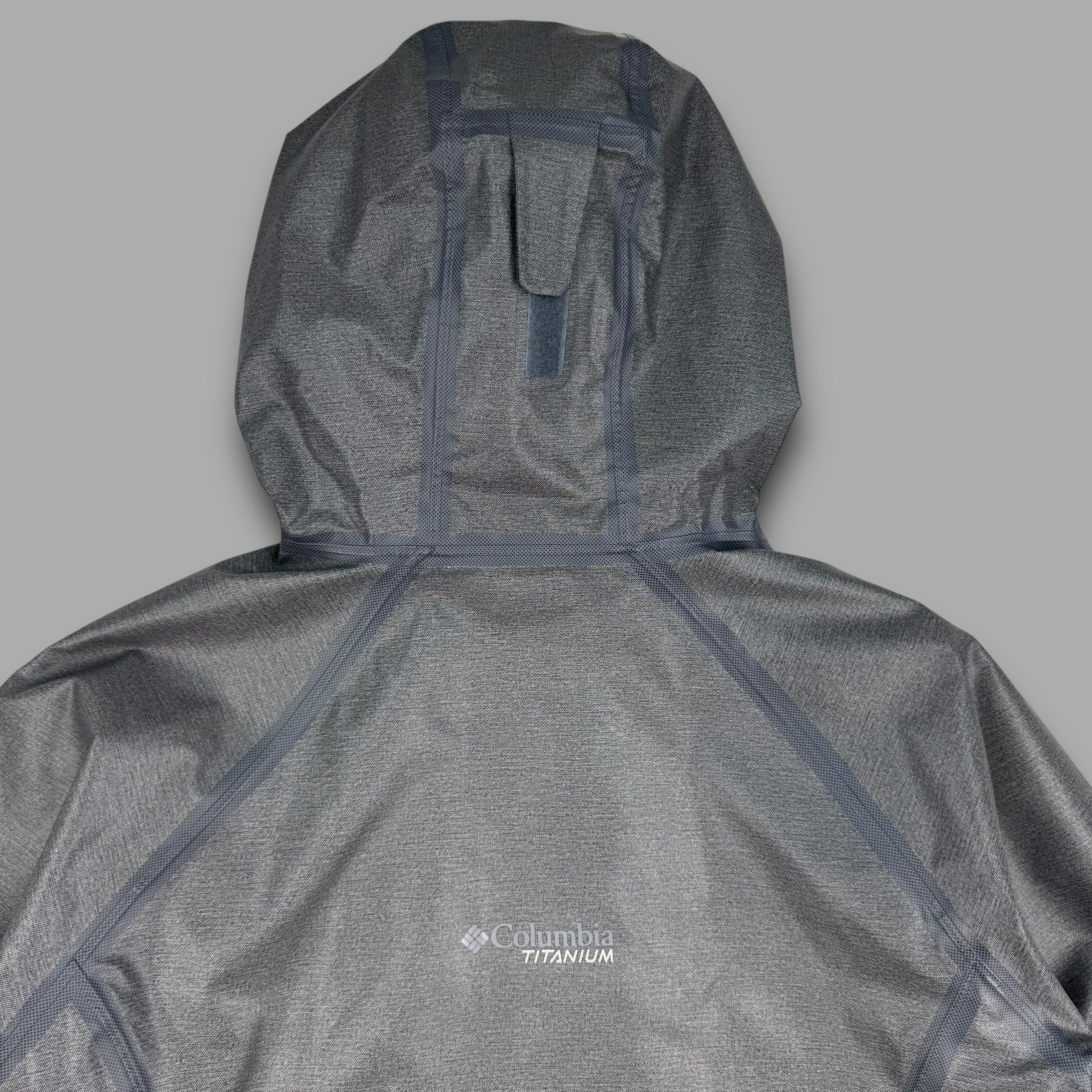 Columbia titanium 2000's taped seams technical lightweight shell jacket (XL)