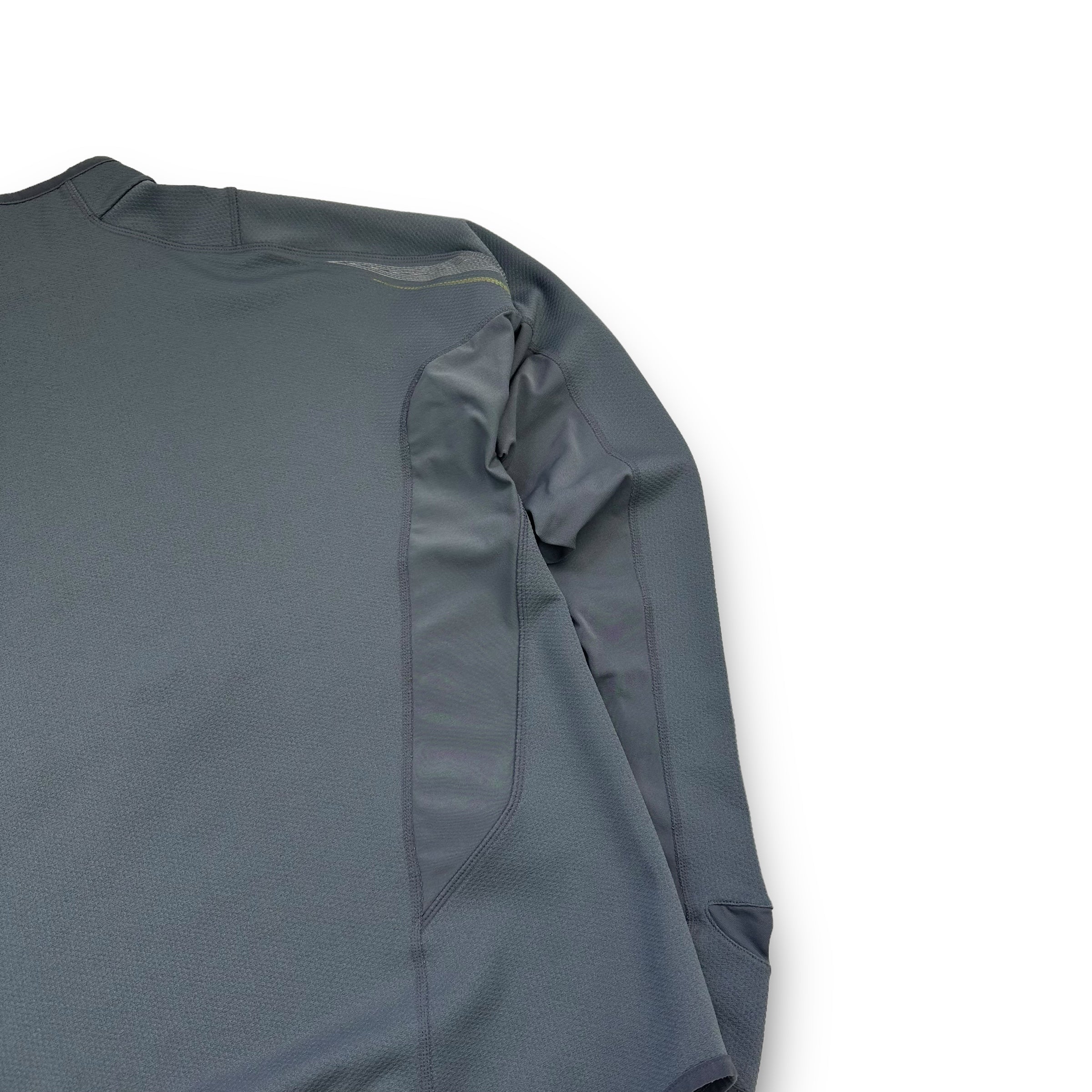 Nike sphere dry 2000's technical long sleeve midlayer (L)