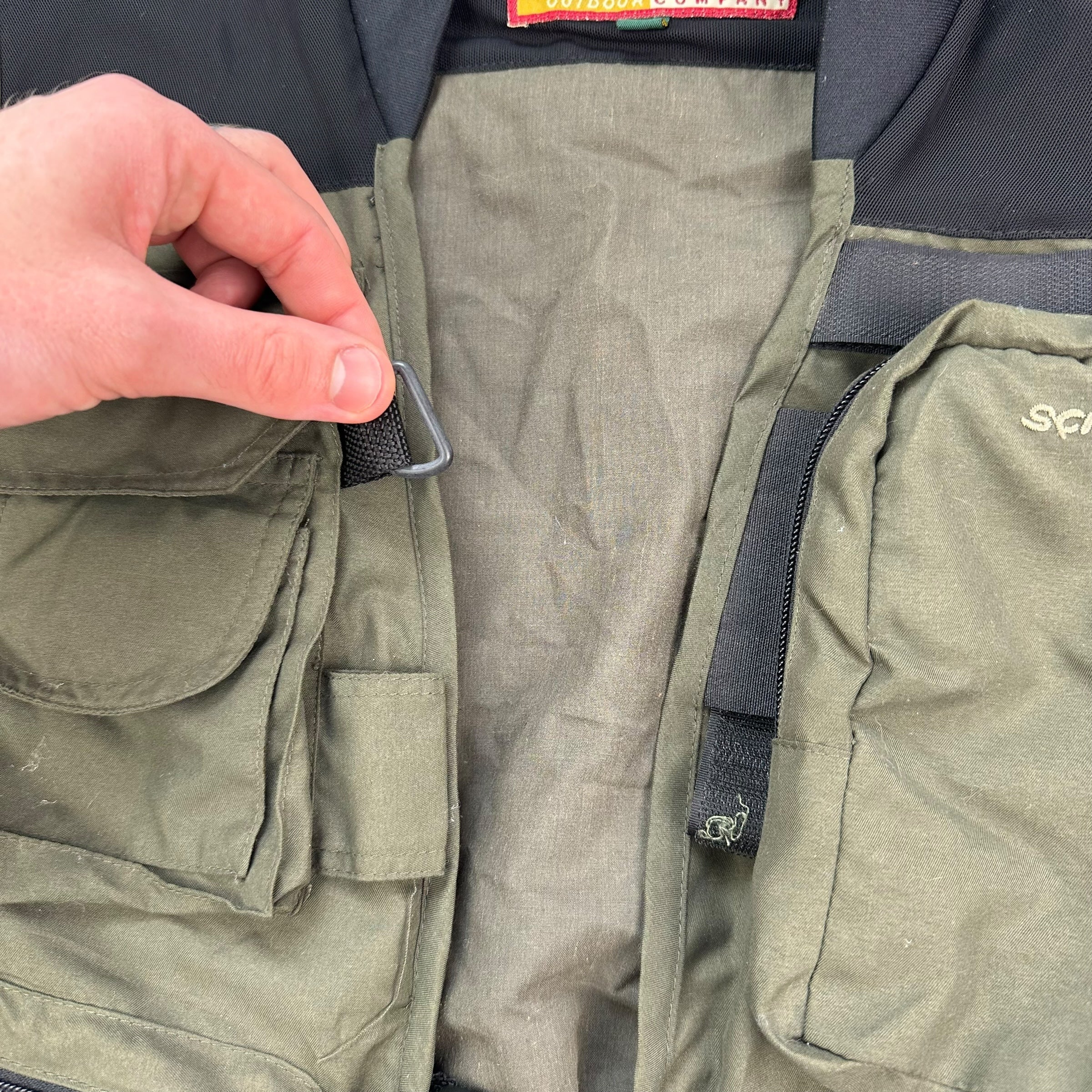 Scierra 2000's technical multi-pocket fishing vest (M)